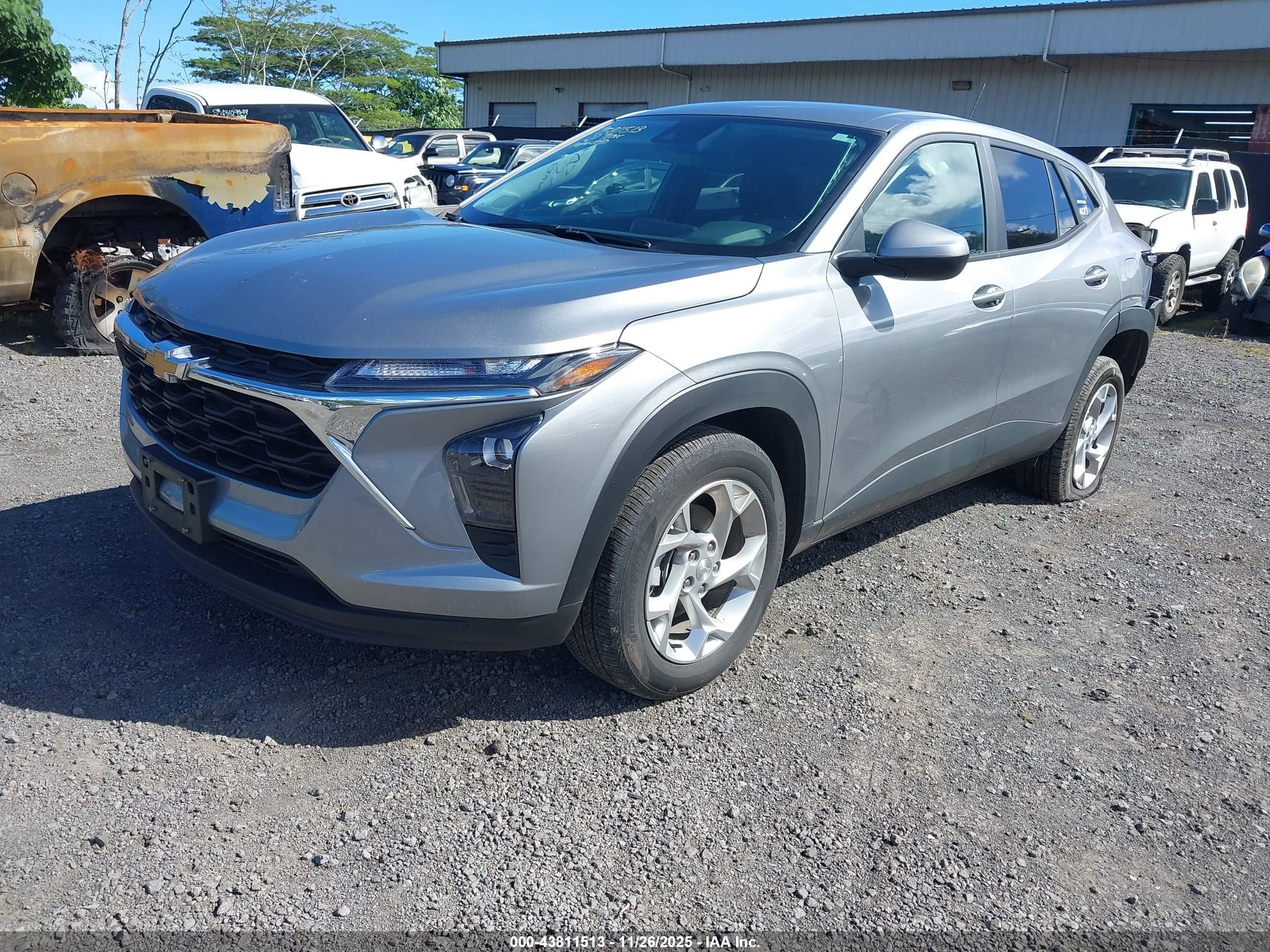 CHEVROLET TRAX image 2