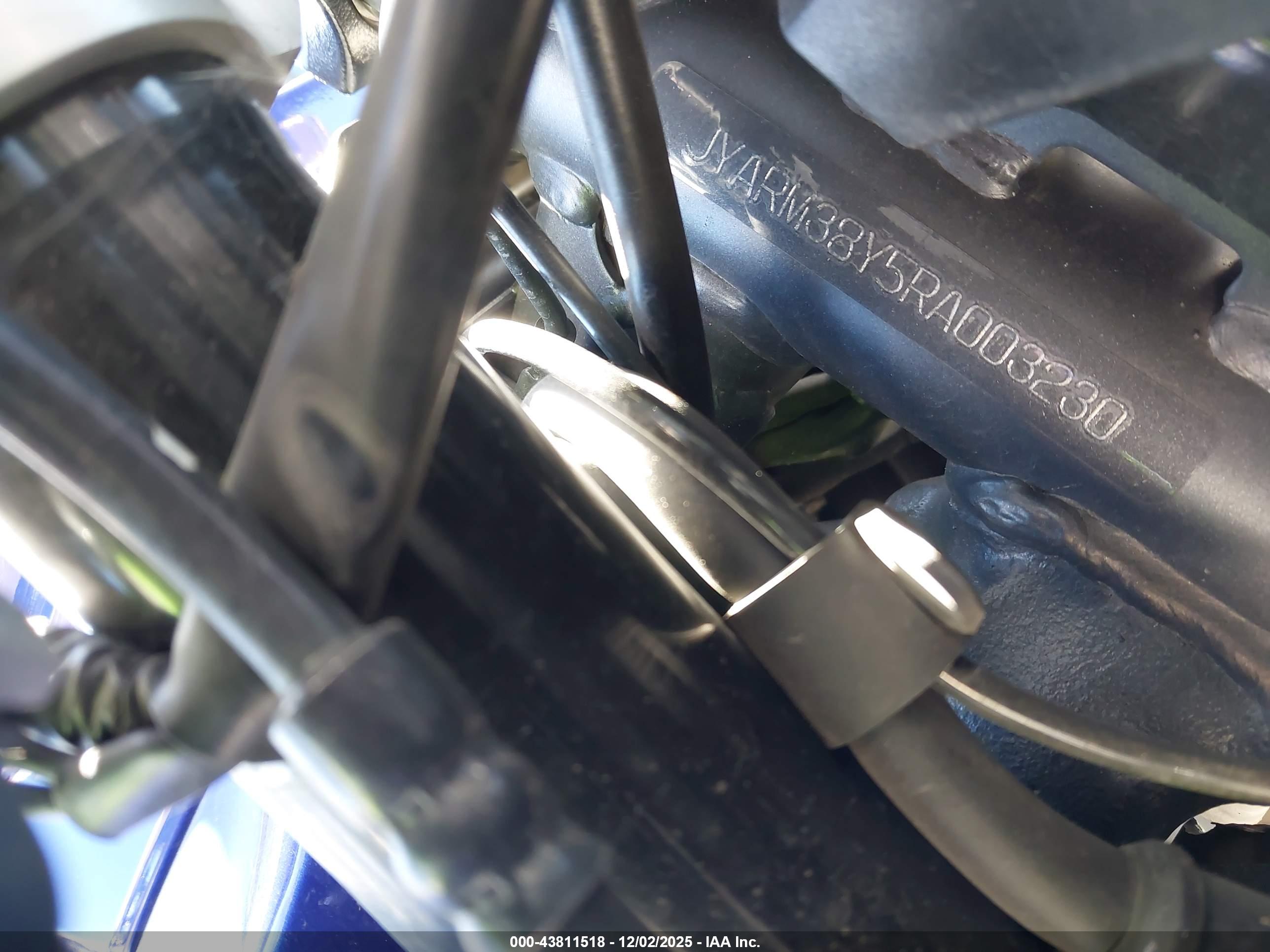YAMAHA YZFR7 image 10