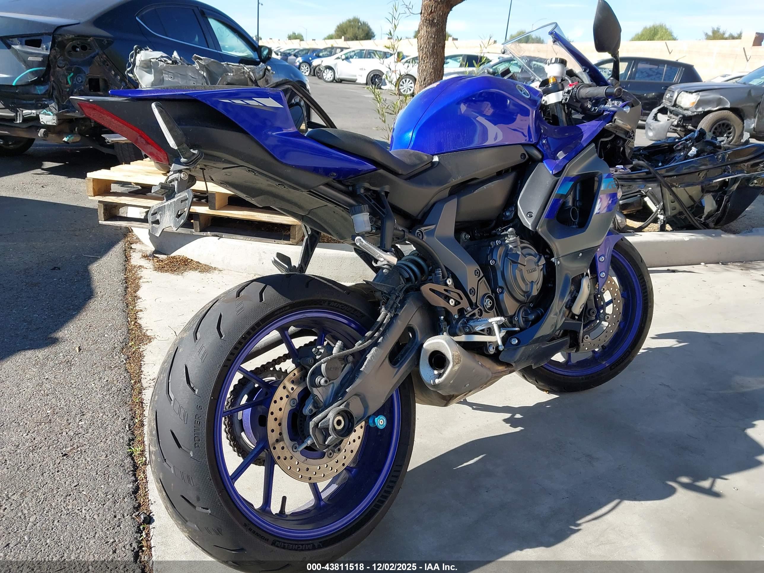 YAMAHA YZFR7 image 4