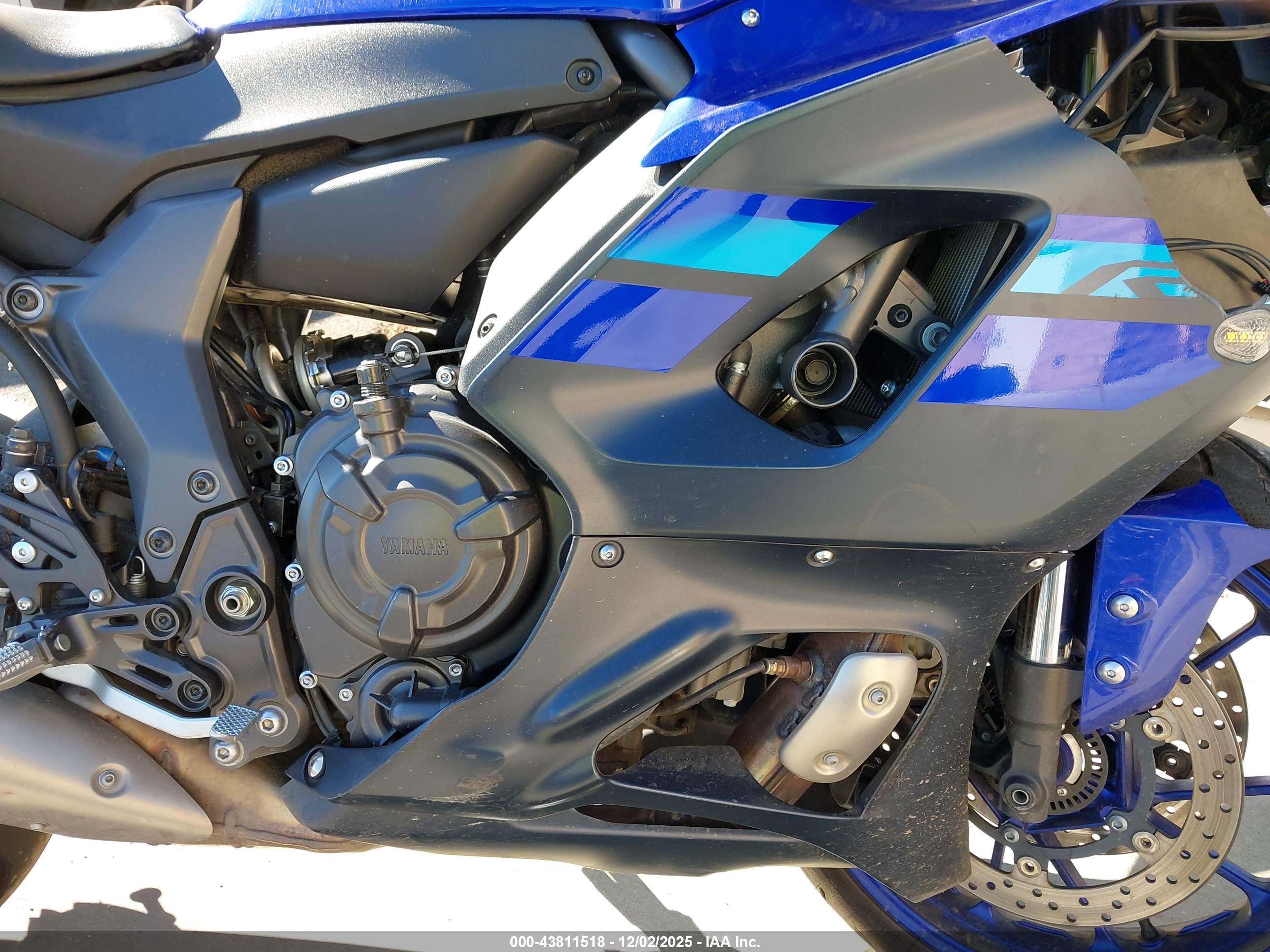 YAMAHA YZFR7 image 8