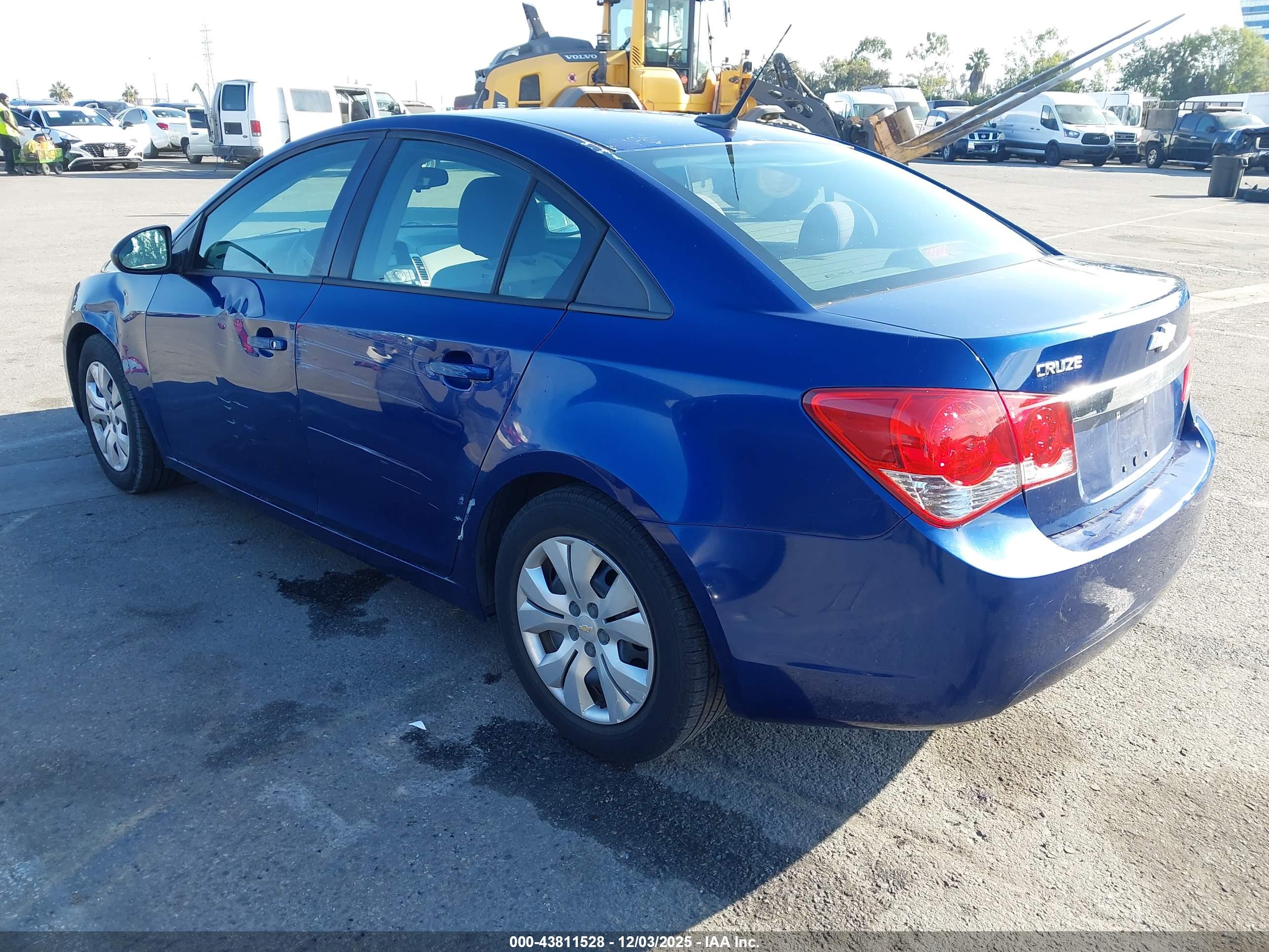 CHEVROLET CRUZE image 3