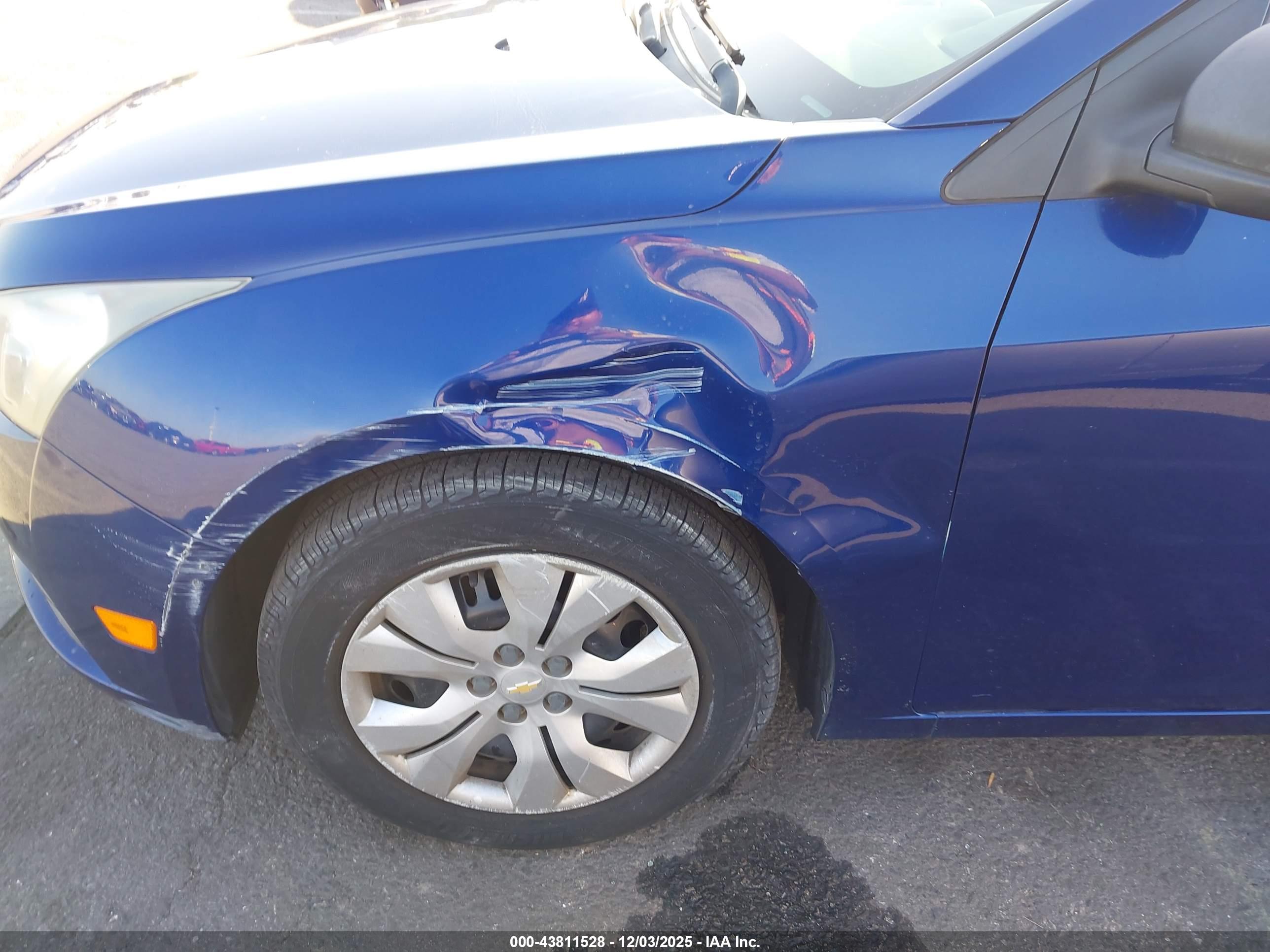 CHEVROLET CRUZE image 6
