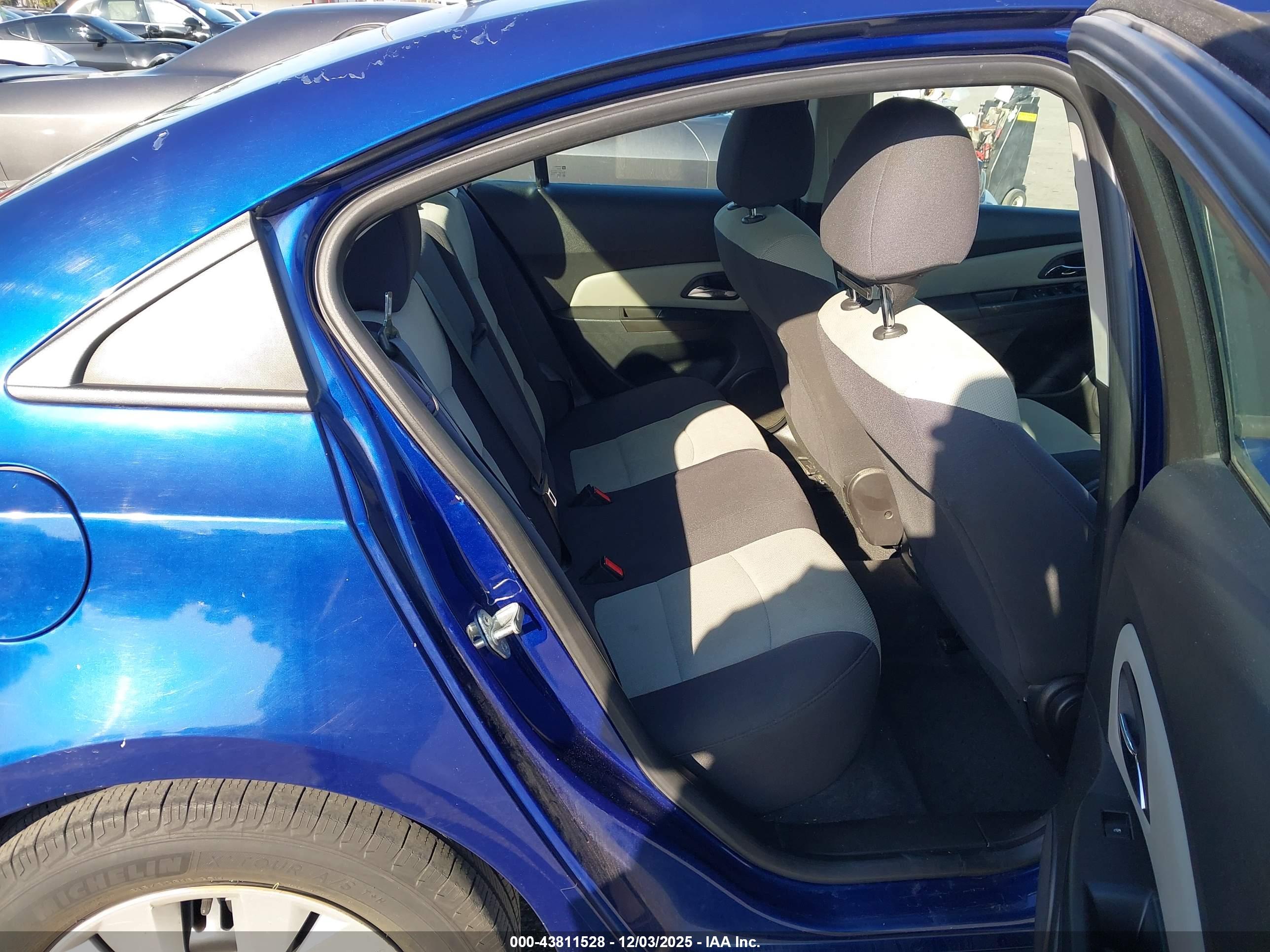 CHEVROLET CRUZE image 8