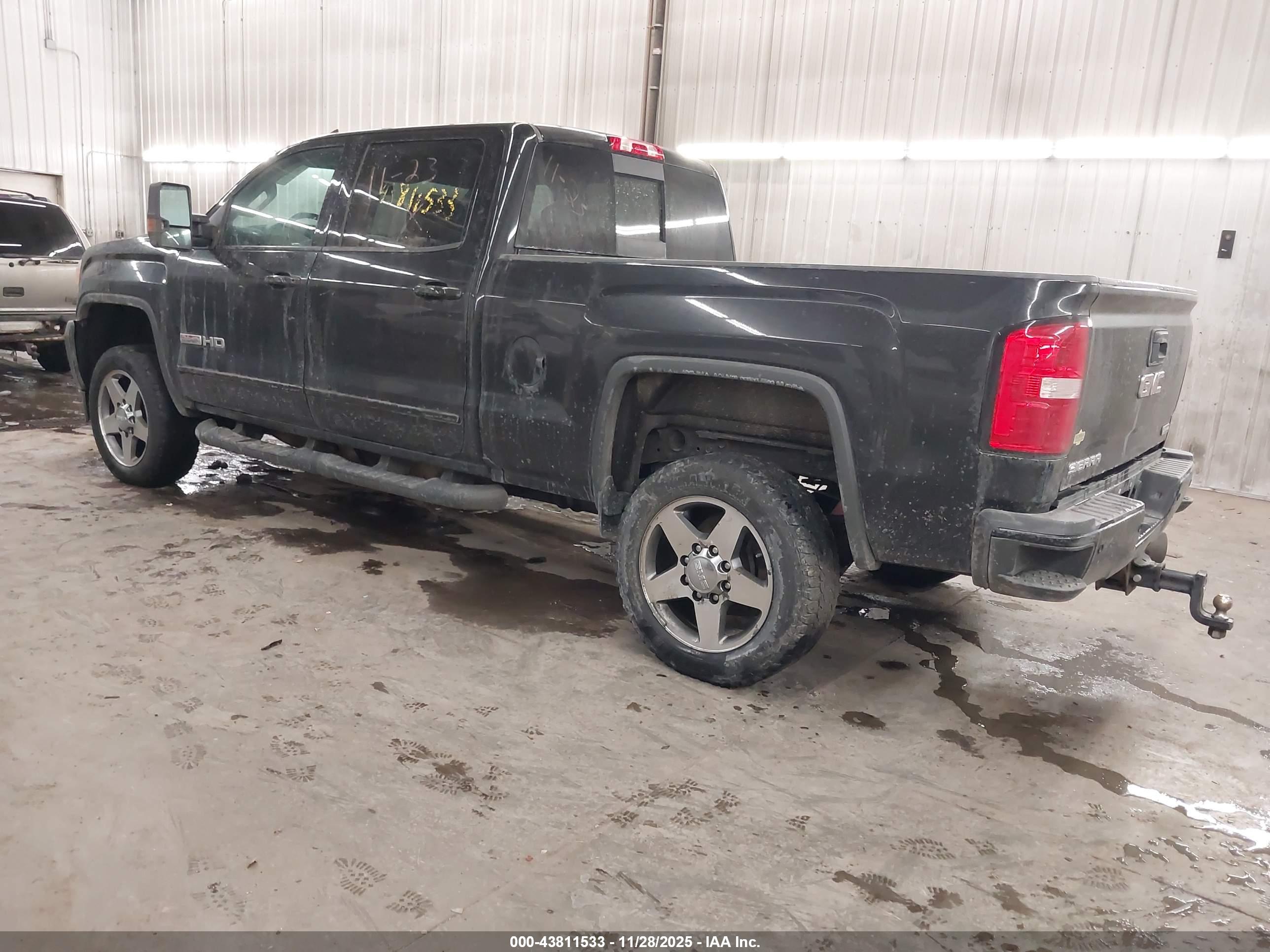 GMC SIERRA image 3