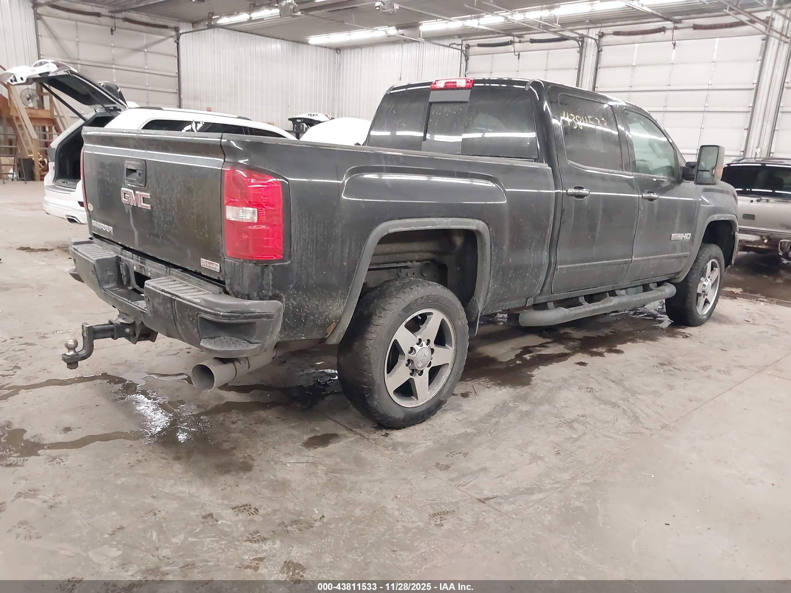 GMC SIERRA image 4