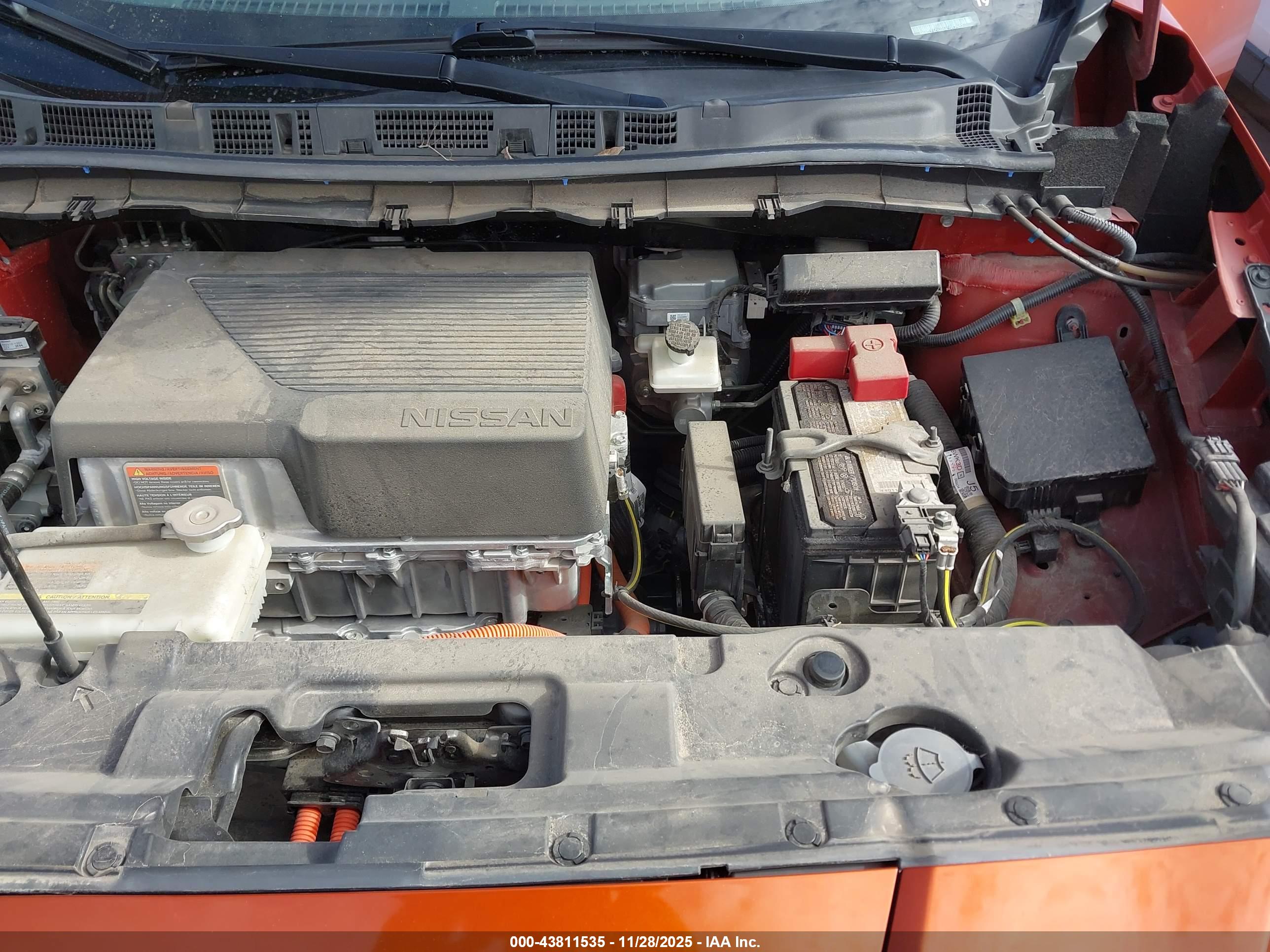 NISSAN LEAF image 10