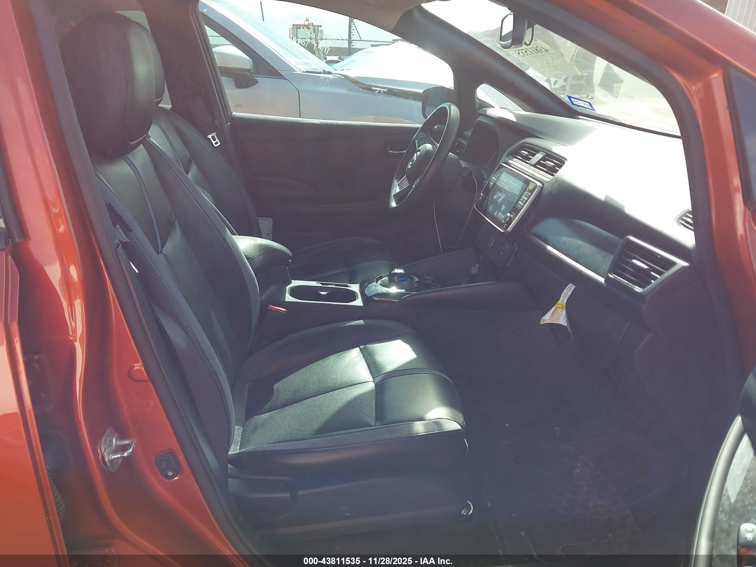 NISSAN LEAF image 5