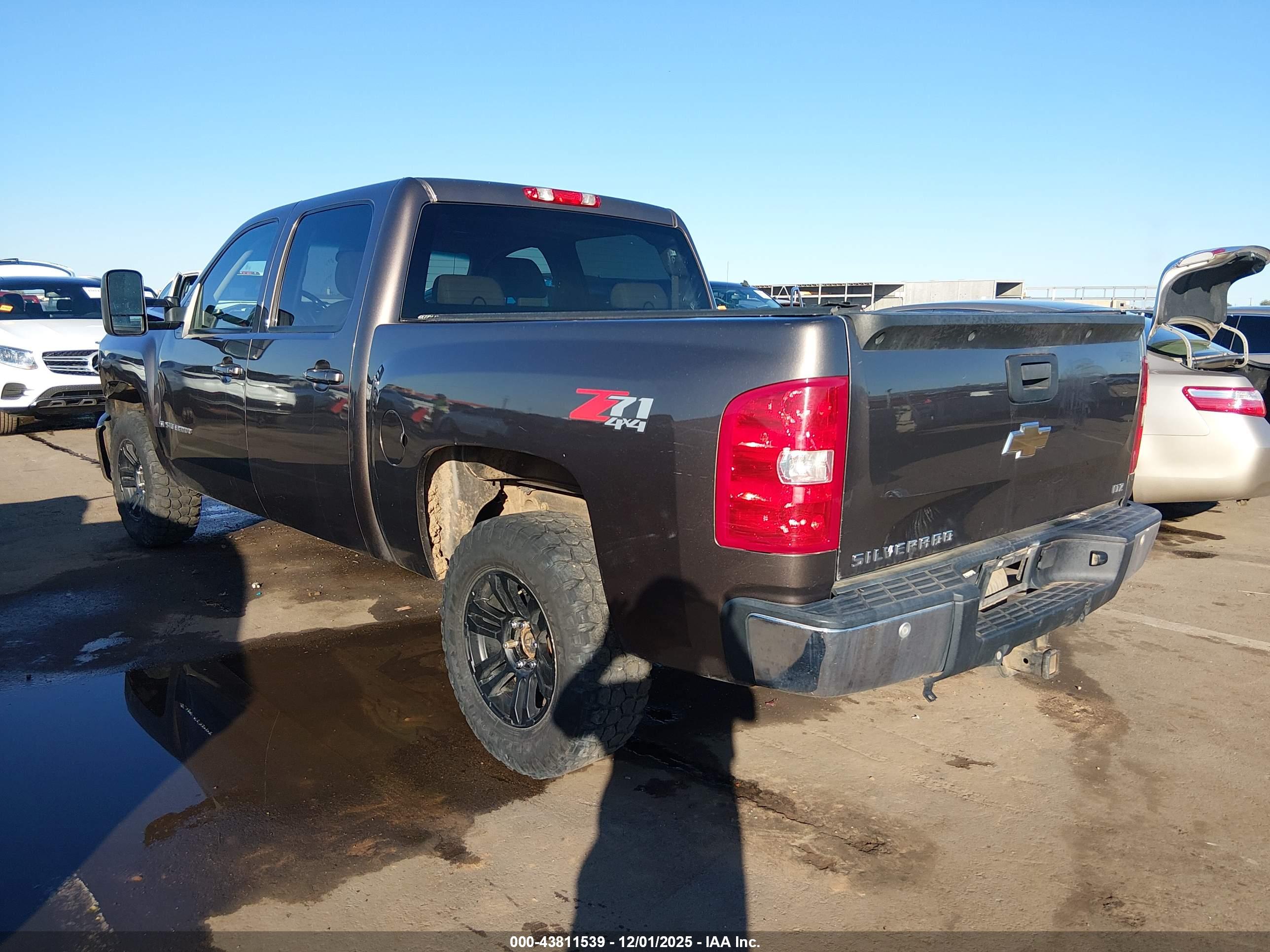 CHEVROLET SILVERADO image 3