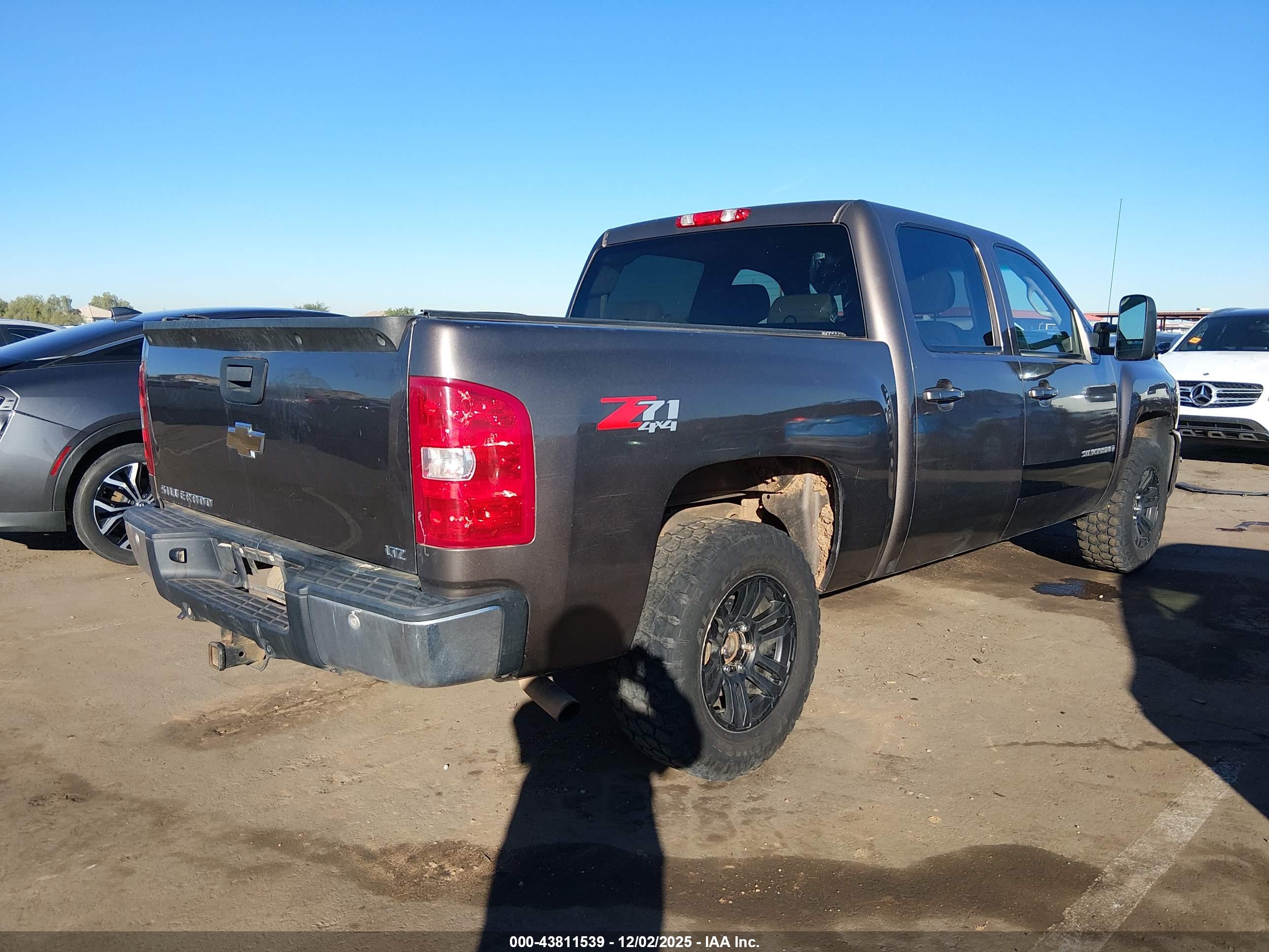 CHEVROLET SILVERADO image 4