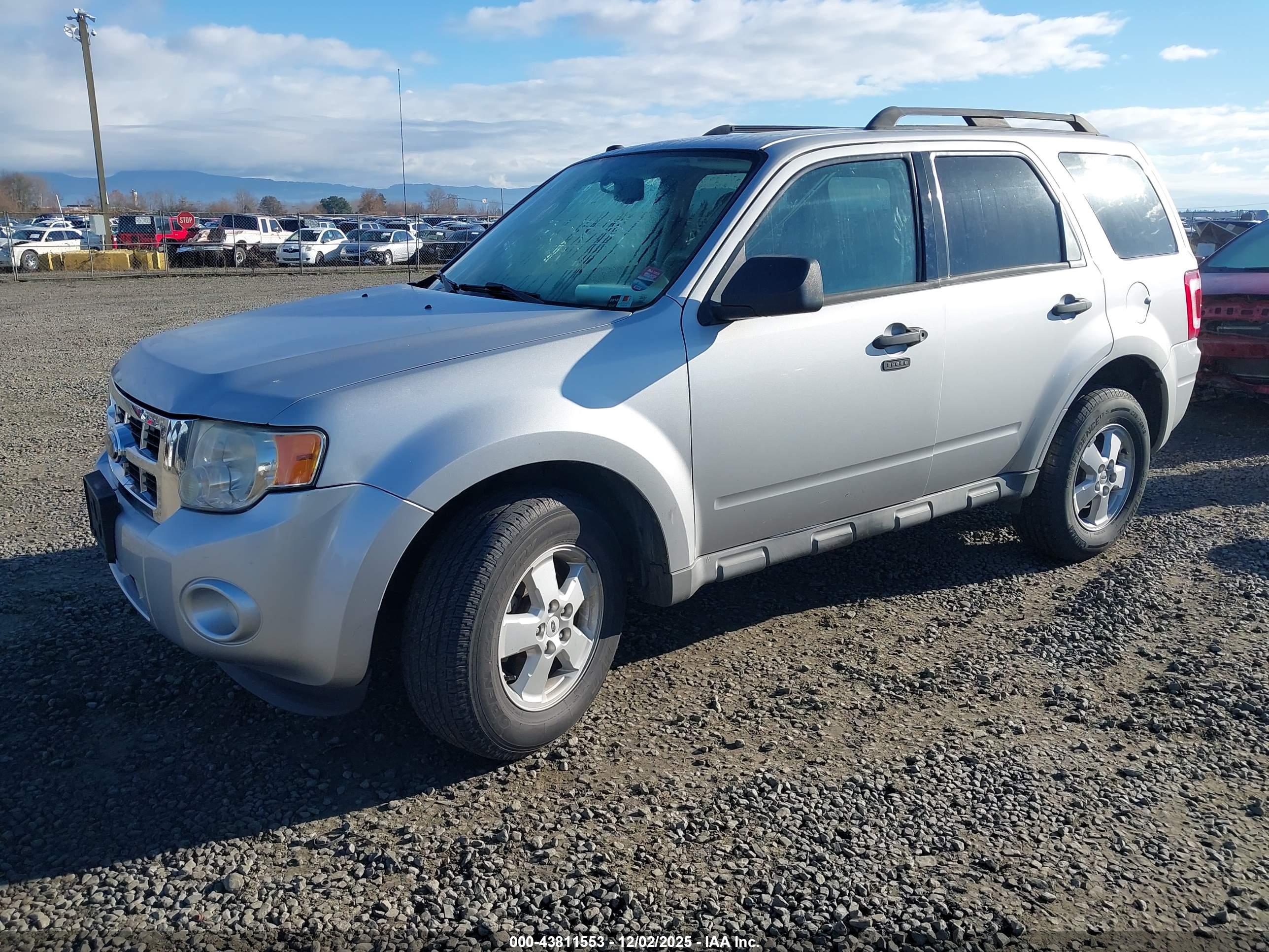 FORD ESCAPE image 2