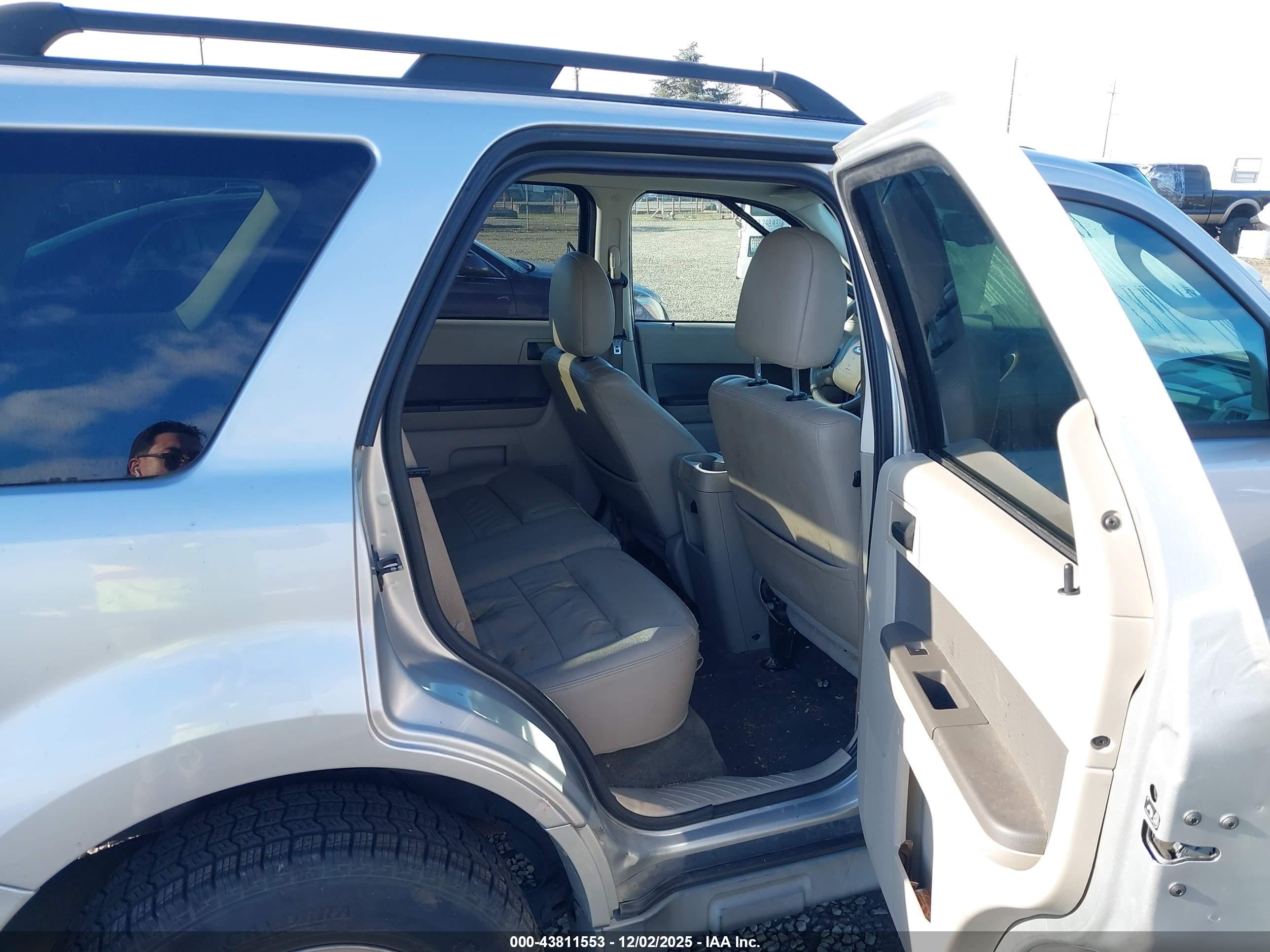 FORD ESCAPE image 8