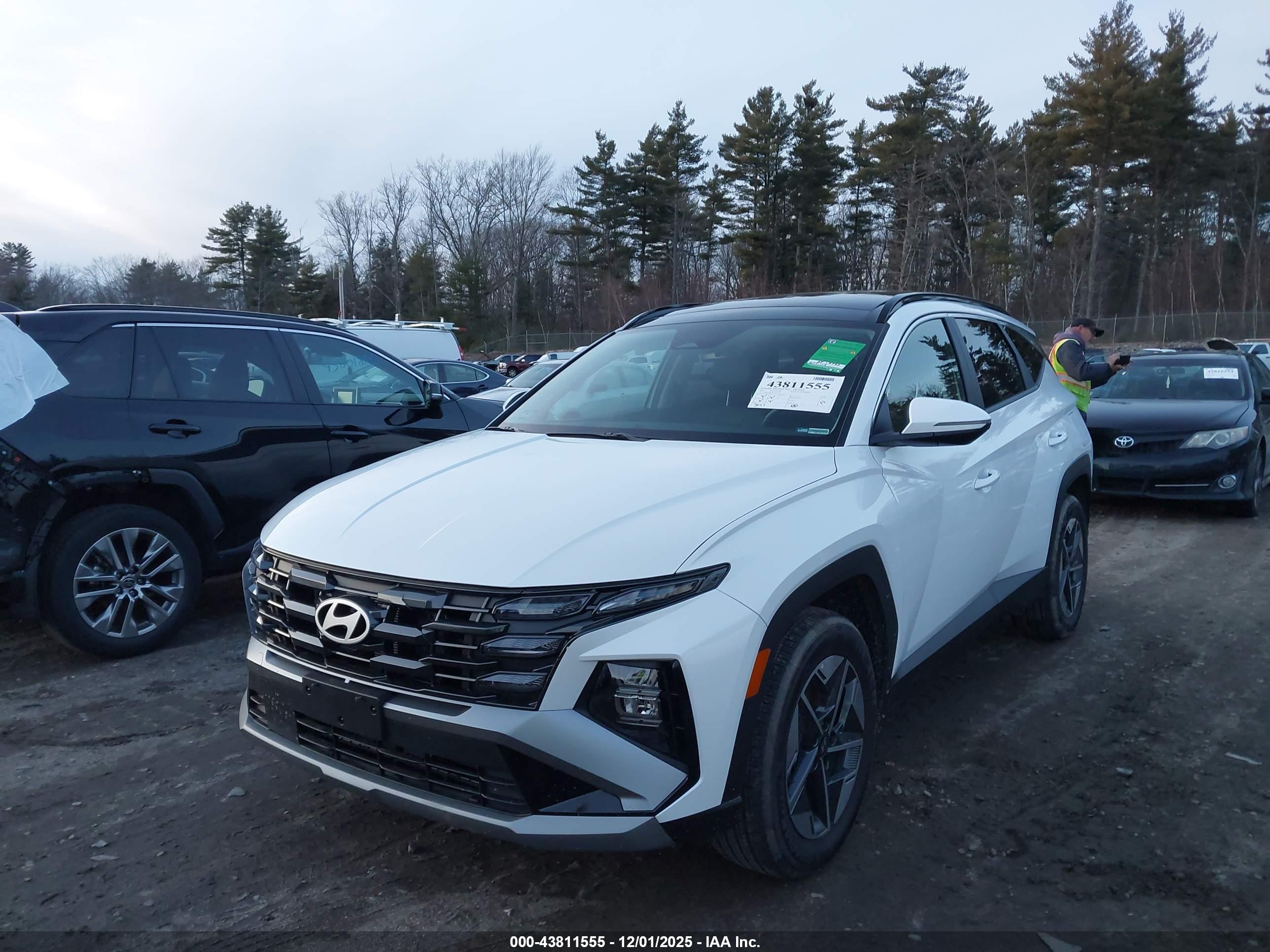 HYUNDAI TUCSON image 2