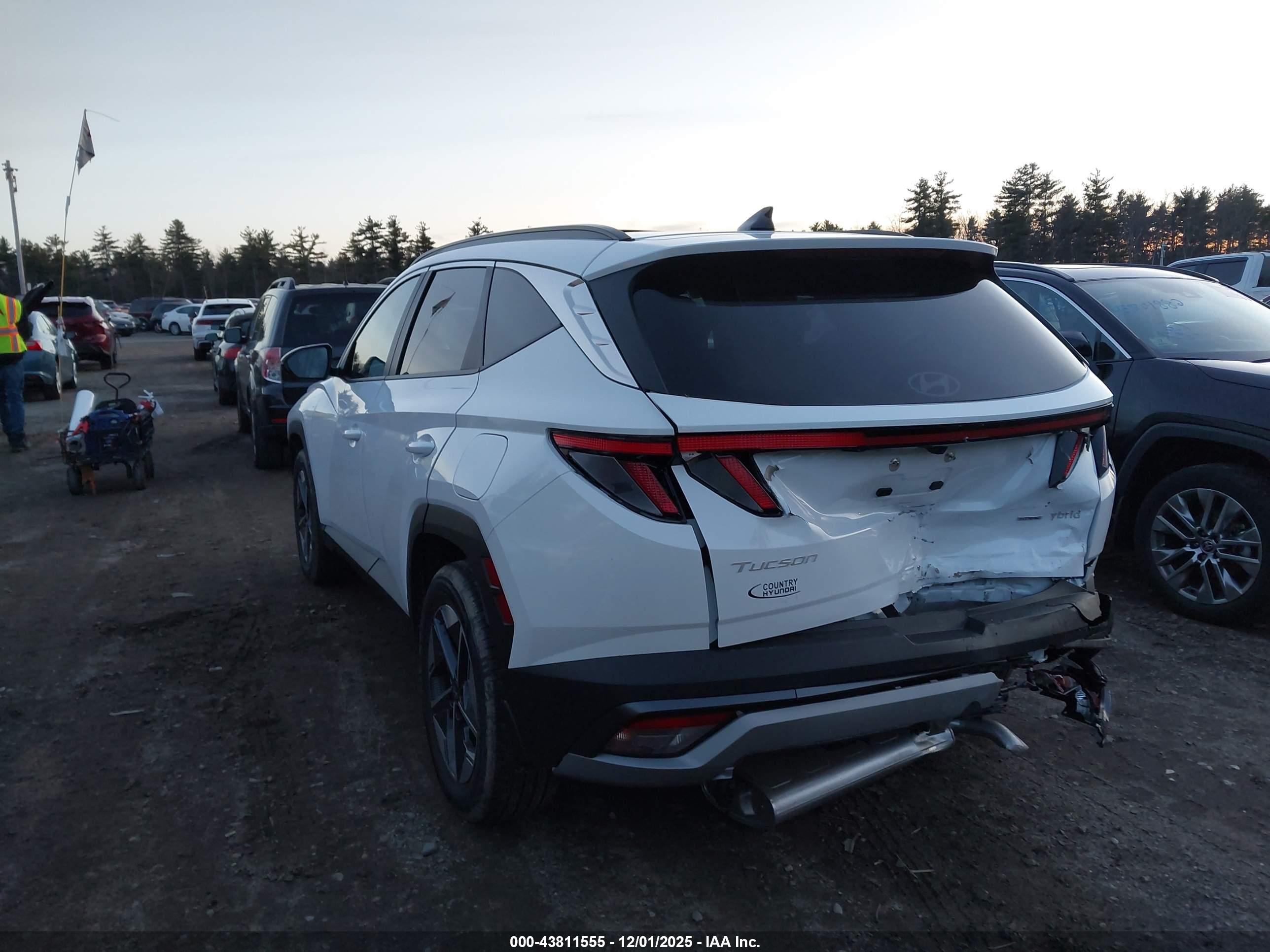 HYUNDAI TUCSON image 3