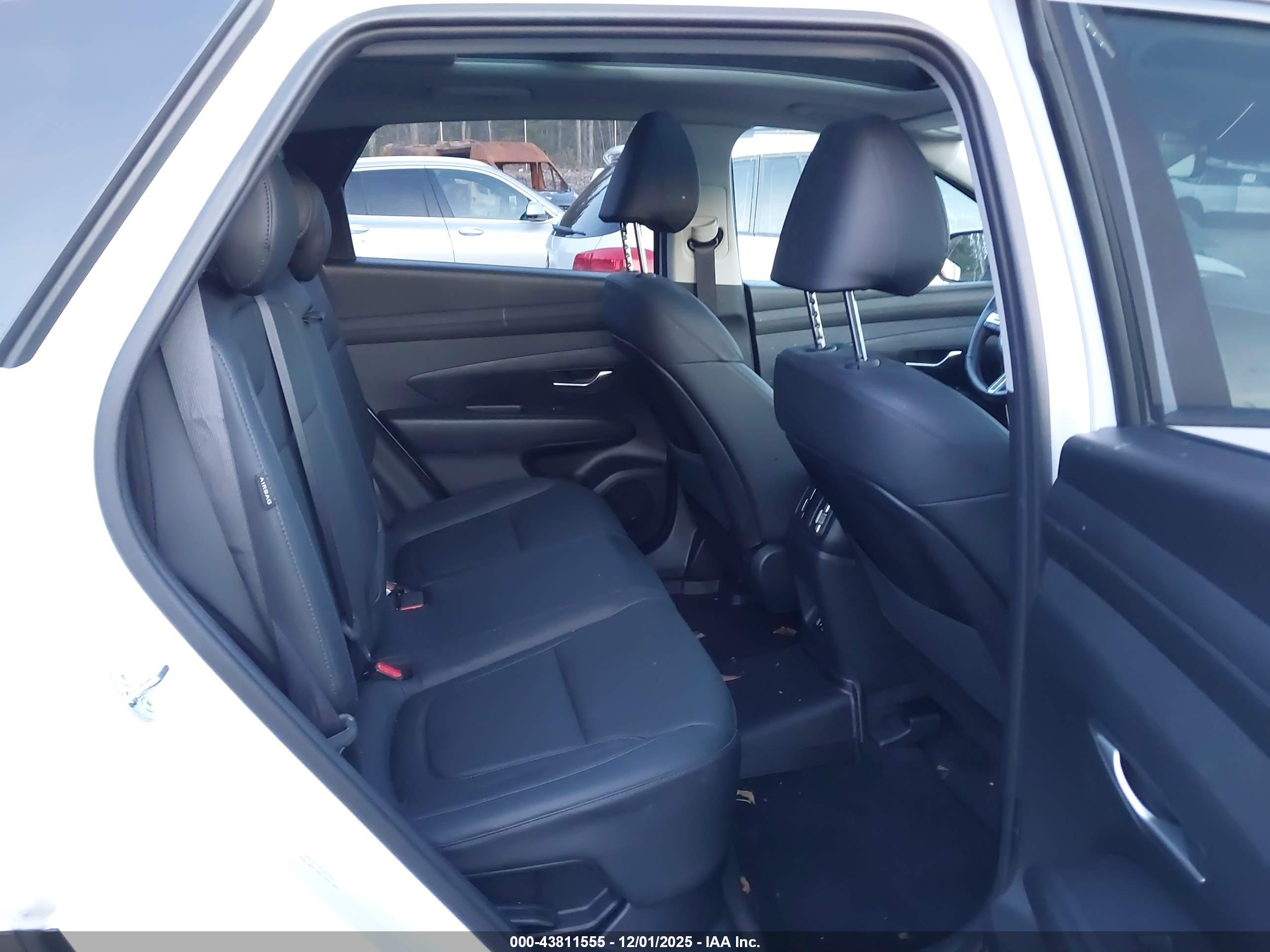 HYUNDAI TUCSON image 8