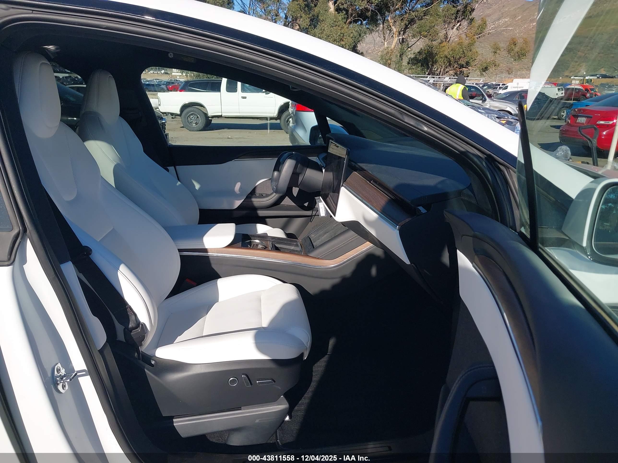 TESLA MODEL image 5