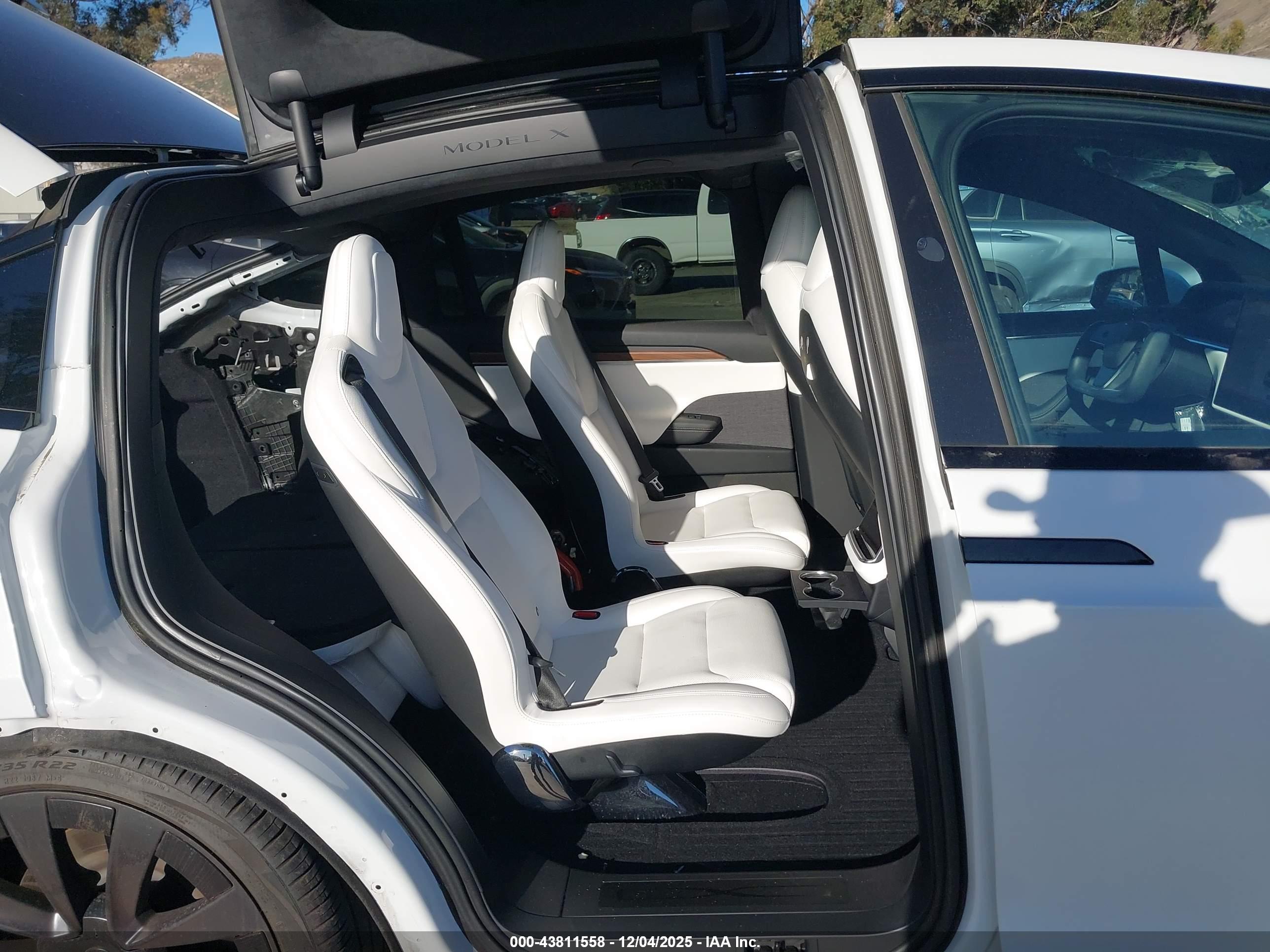 TESLA MODEL image 8