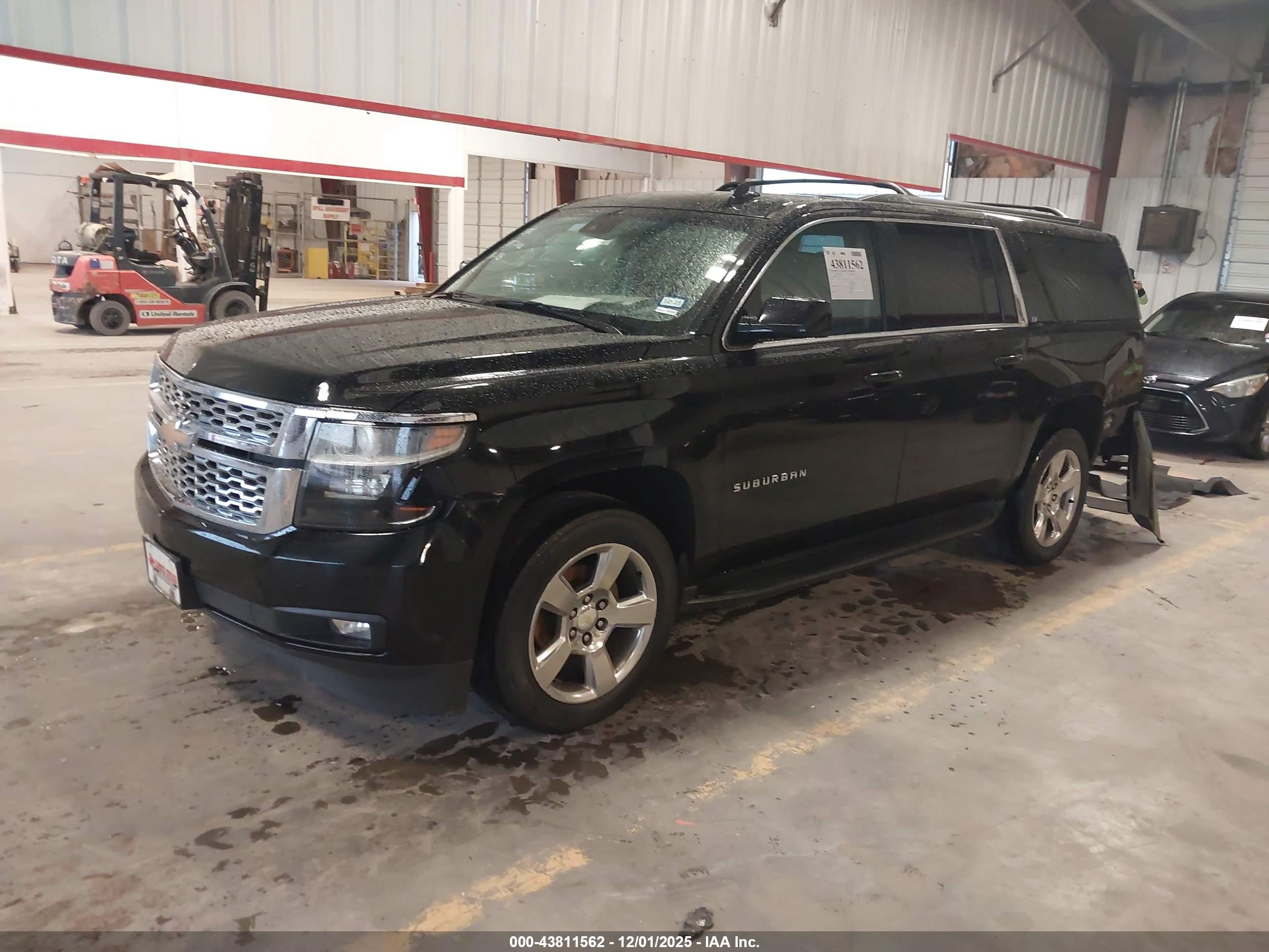 CHEVROLET SUBURBAN image 2