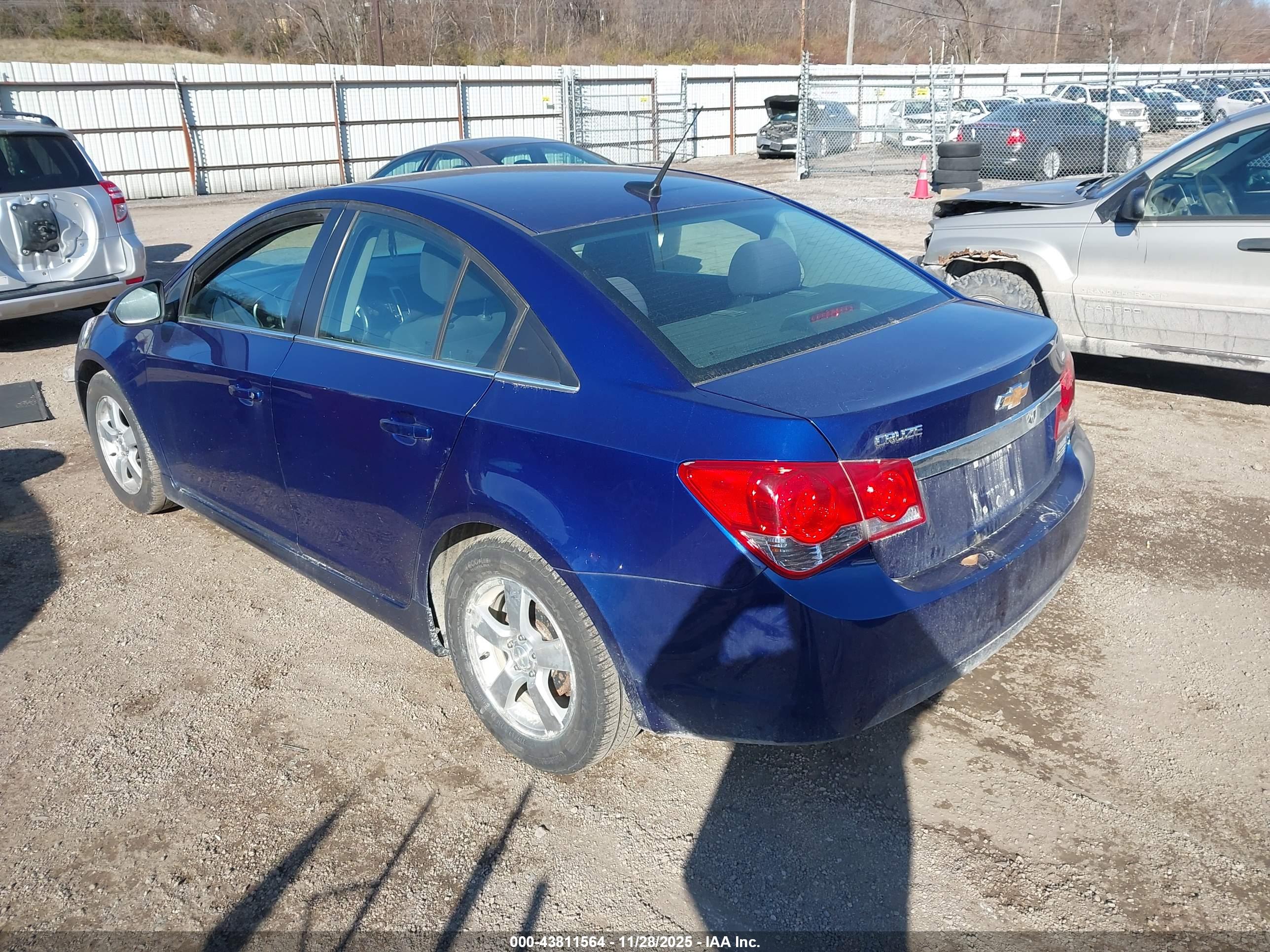 CHEVROLET CRUZE image 3