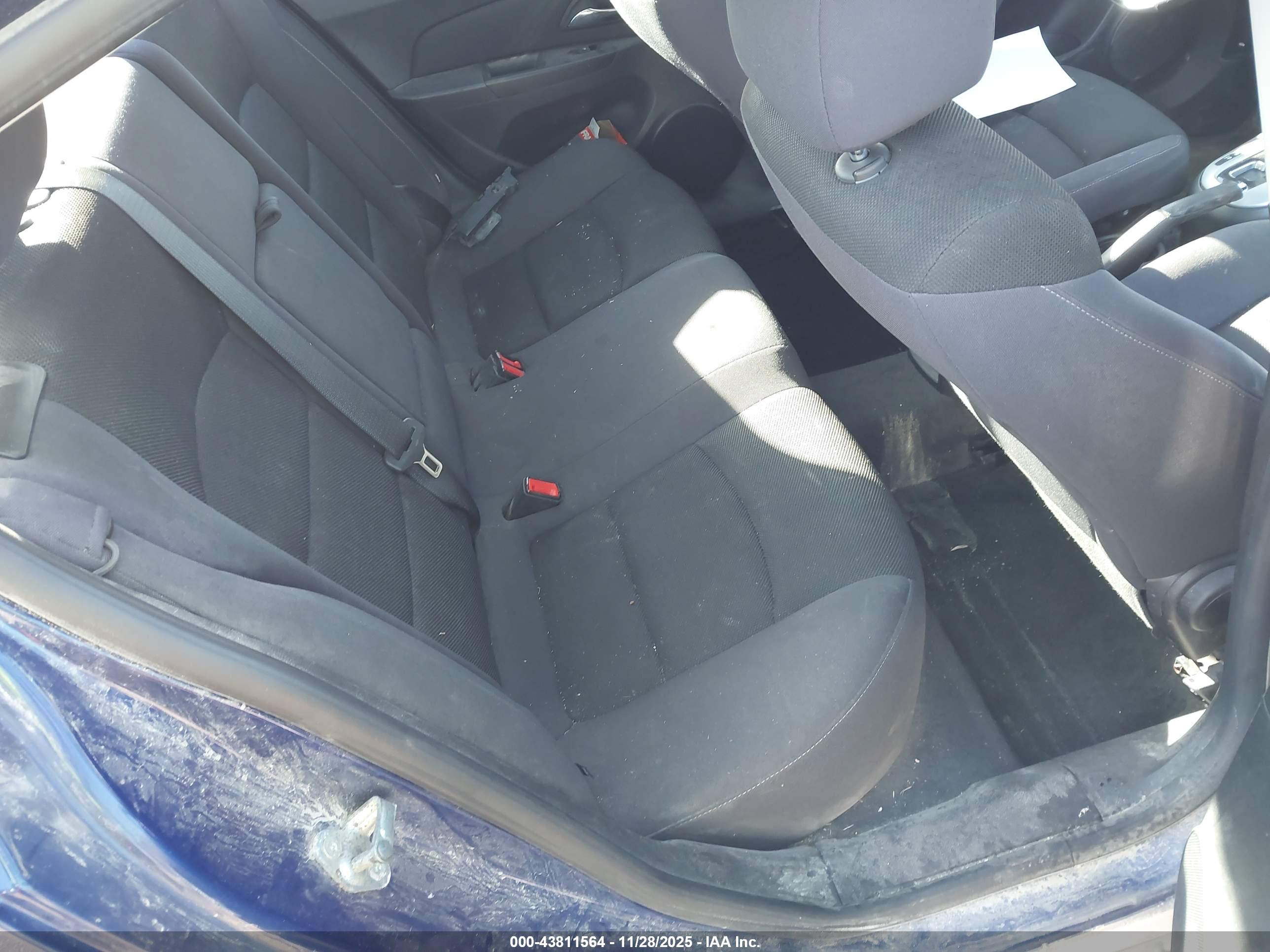 CHEVROLET CRUZE image 8