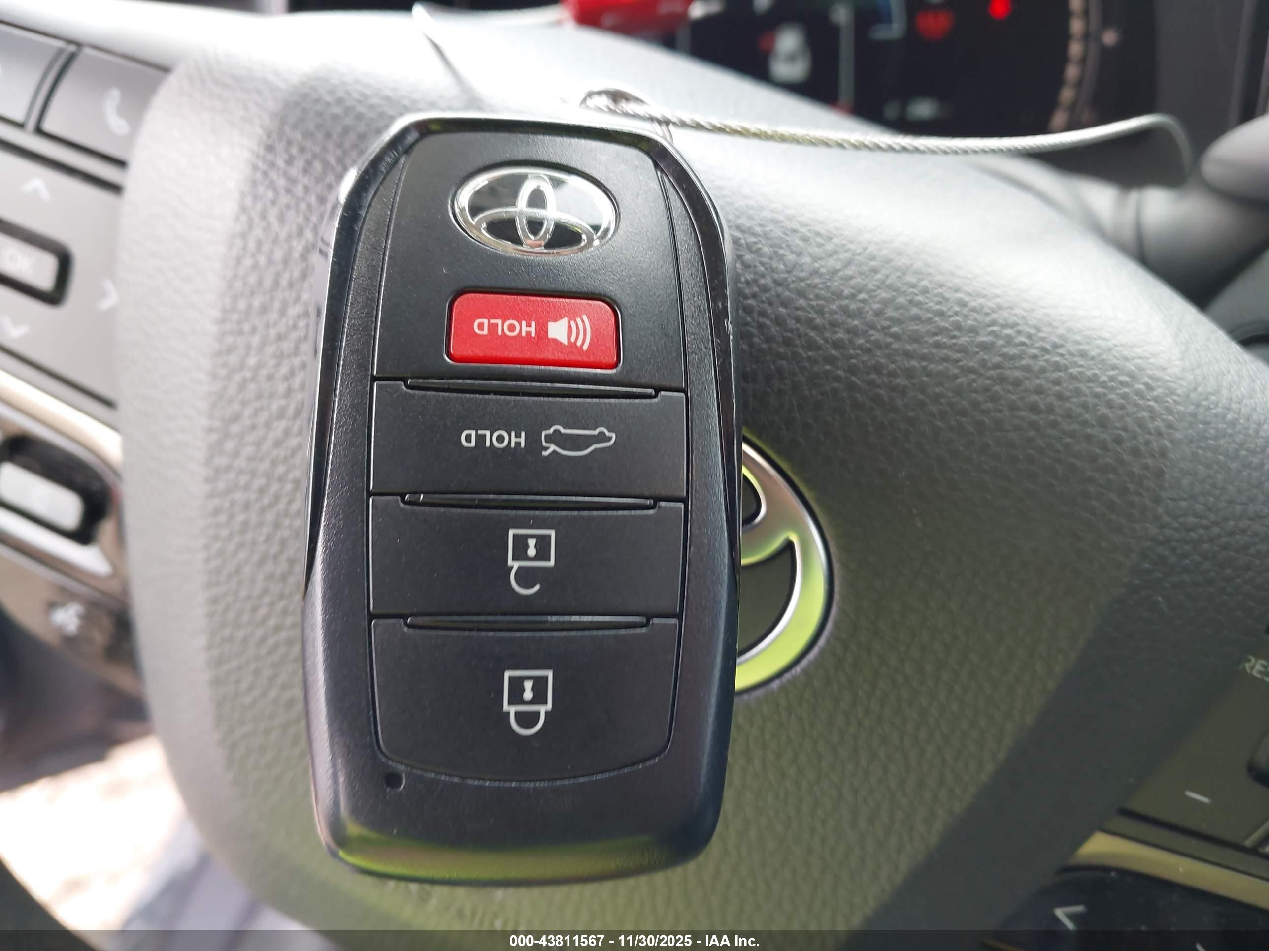TOYOTA CAMRY image 11