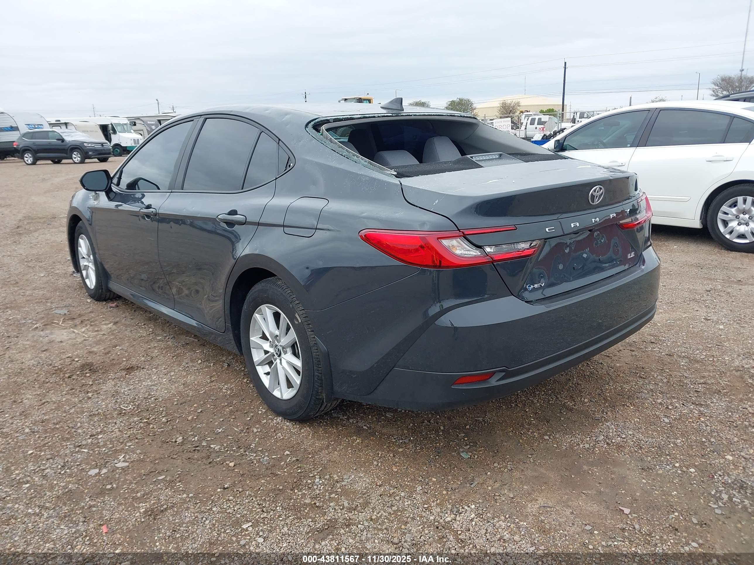 TOYOTA CAMRY image 3