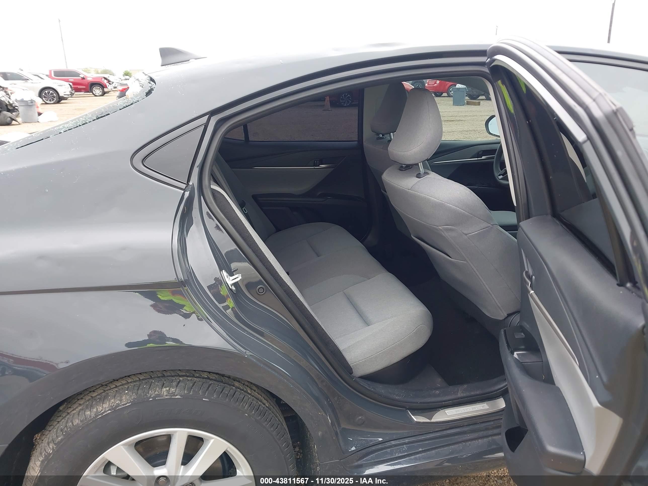 TOYOTA CAMRY image 8