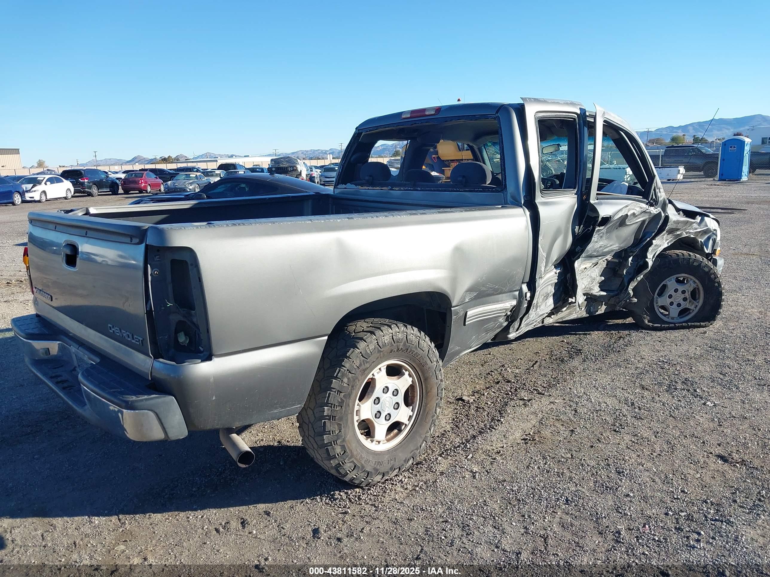 CHEVROLET SILVERADO image 4