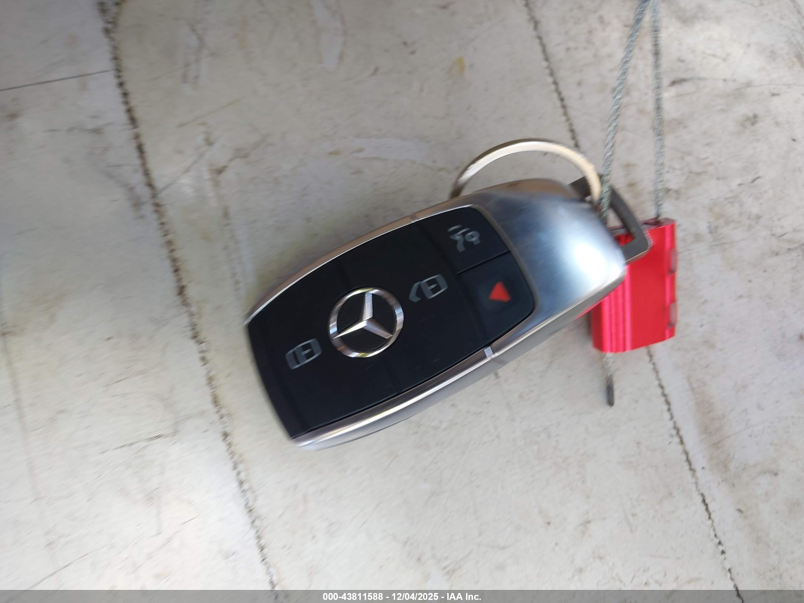 MERCEDES-BENZ GLC image 11