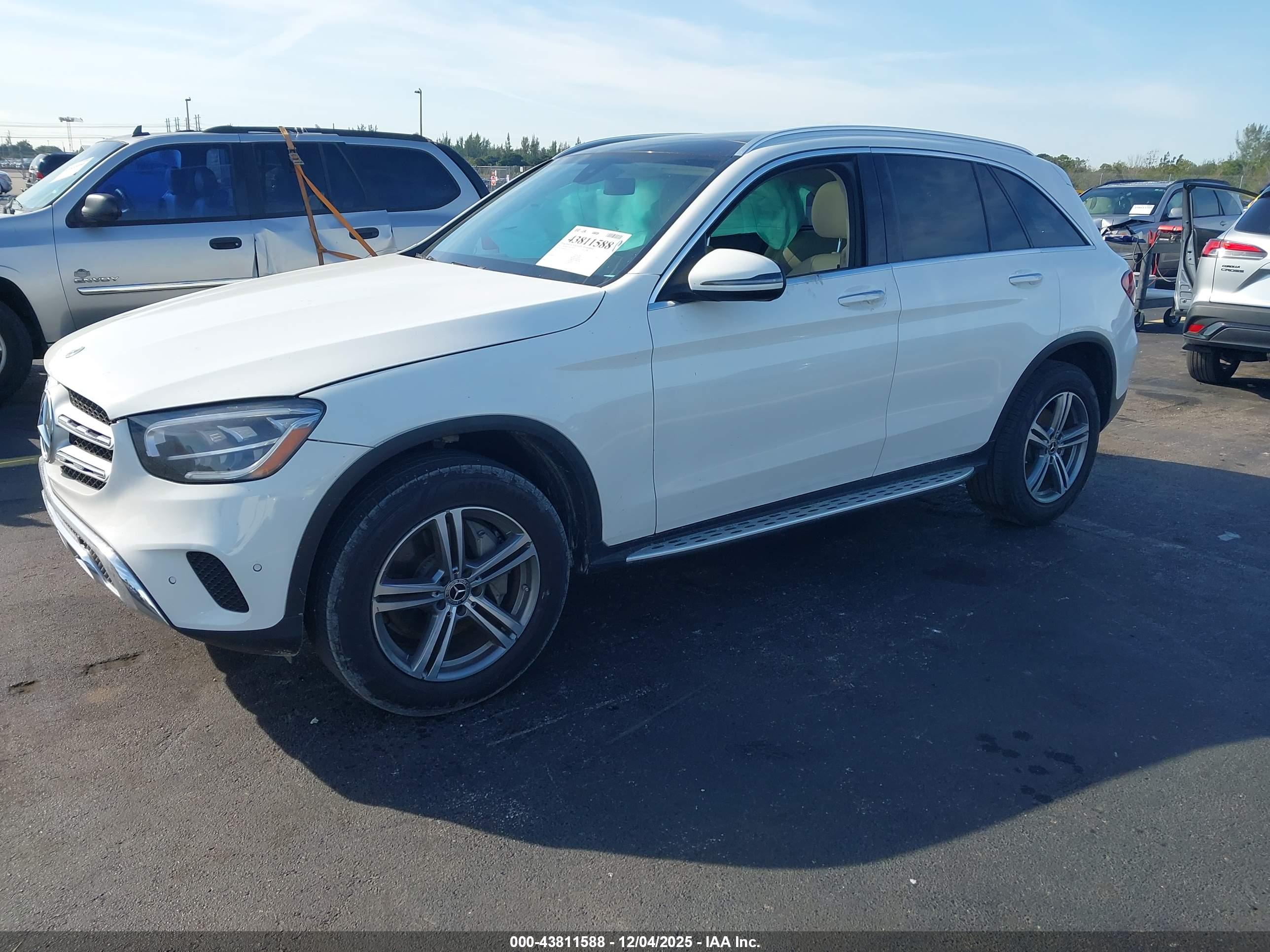 MERCEDES-BENZ GLC image 2
