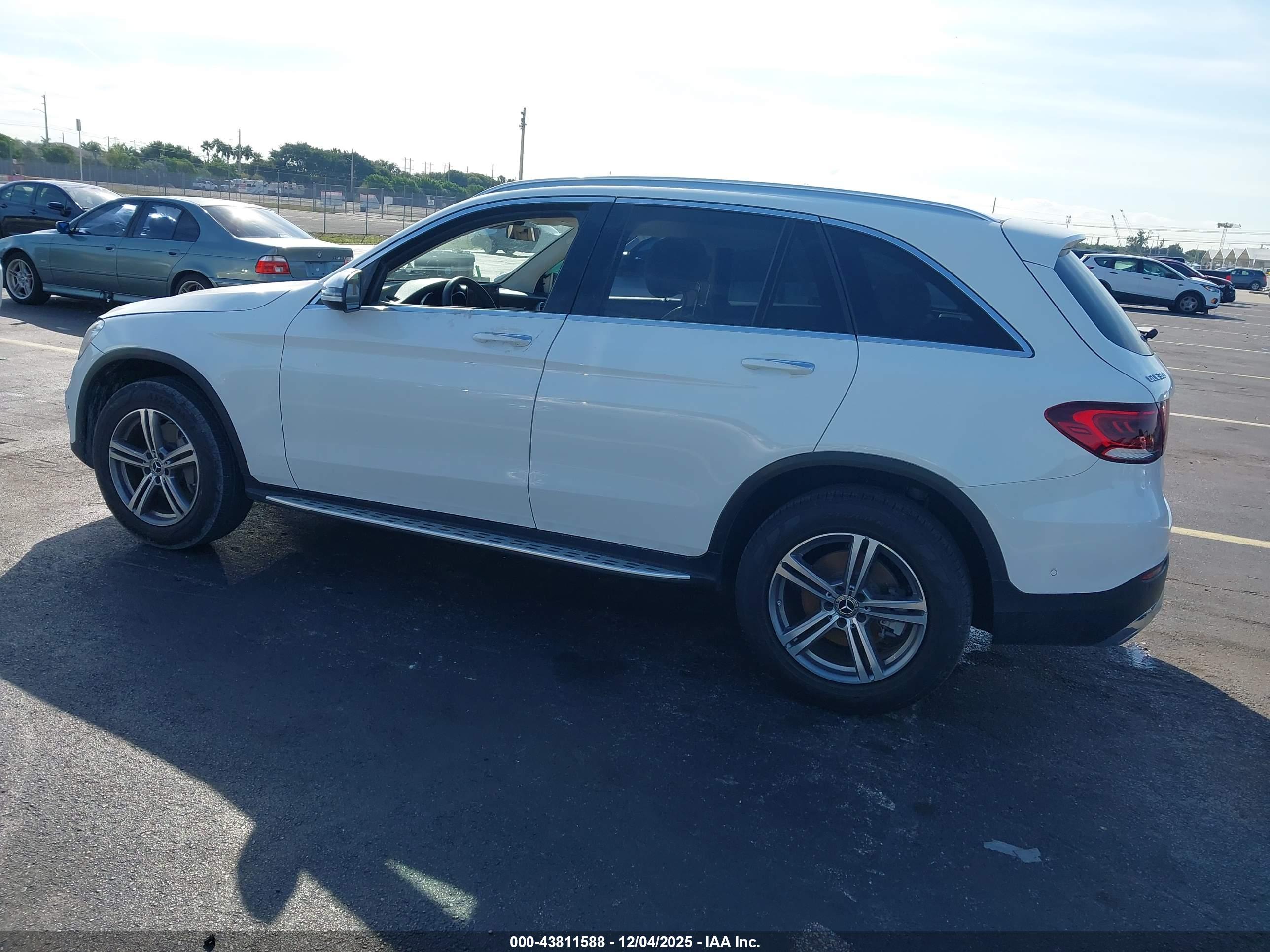 MERCEDES-BENZ GLC image 3