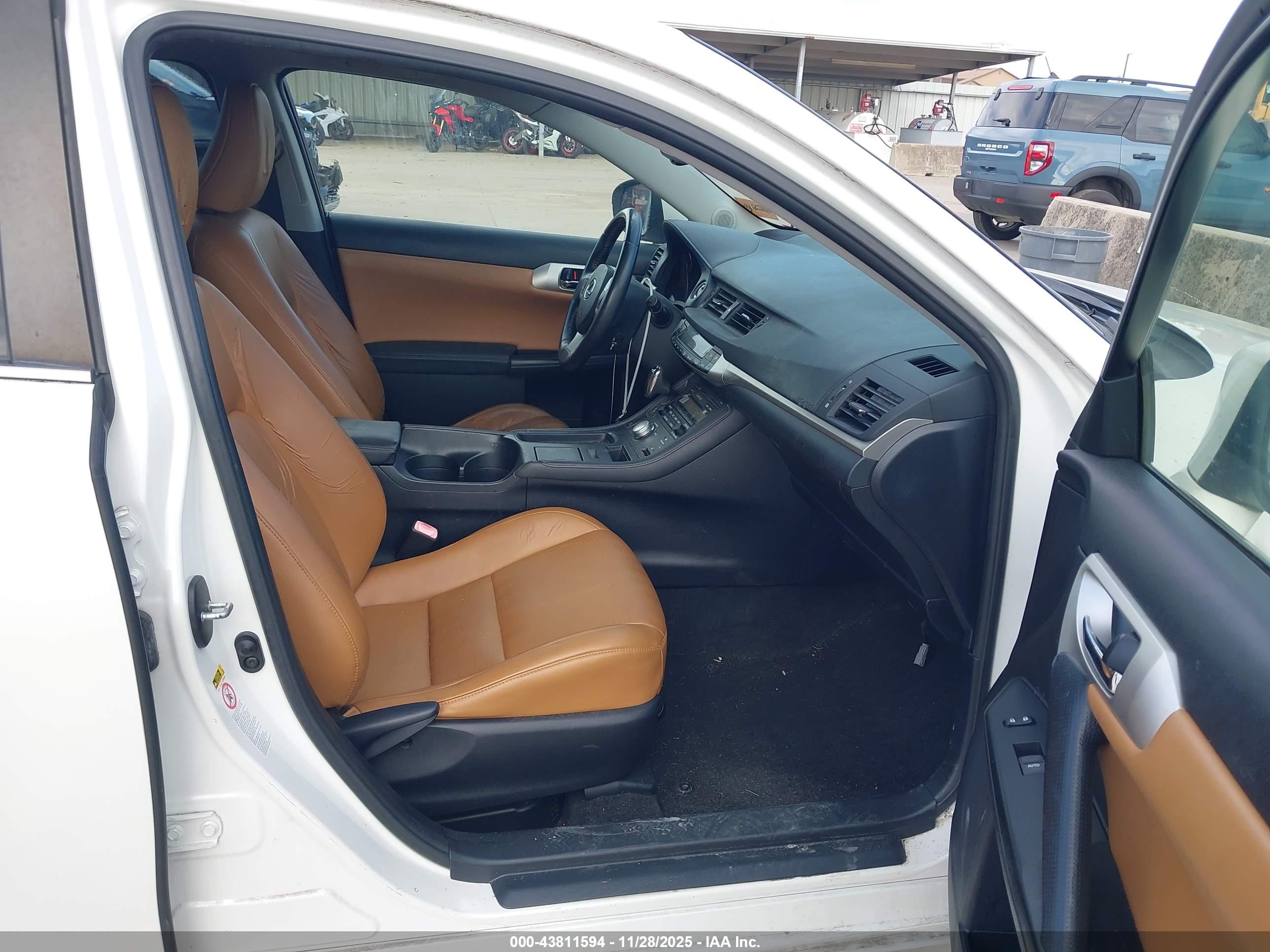 LEXUS CT image 5