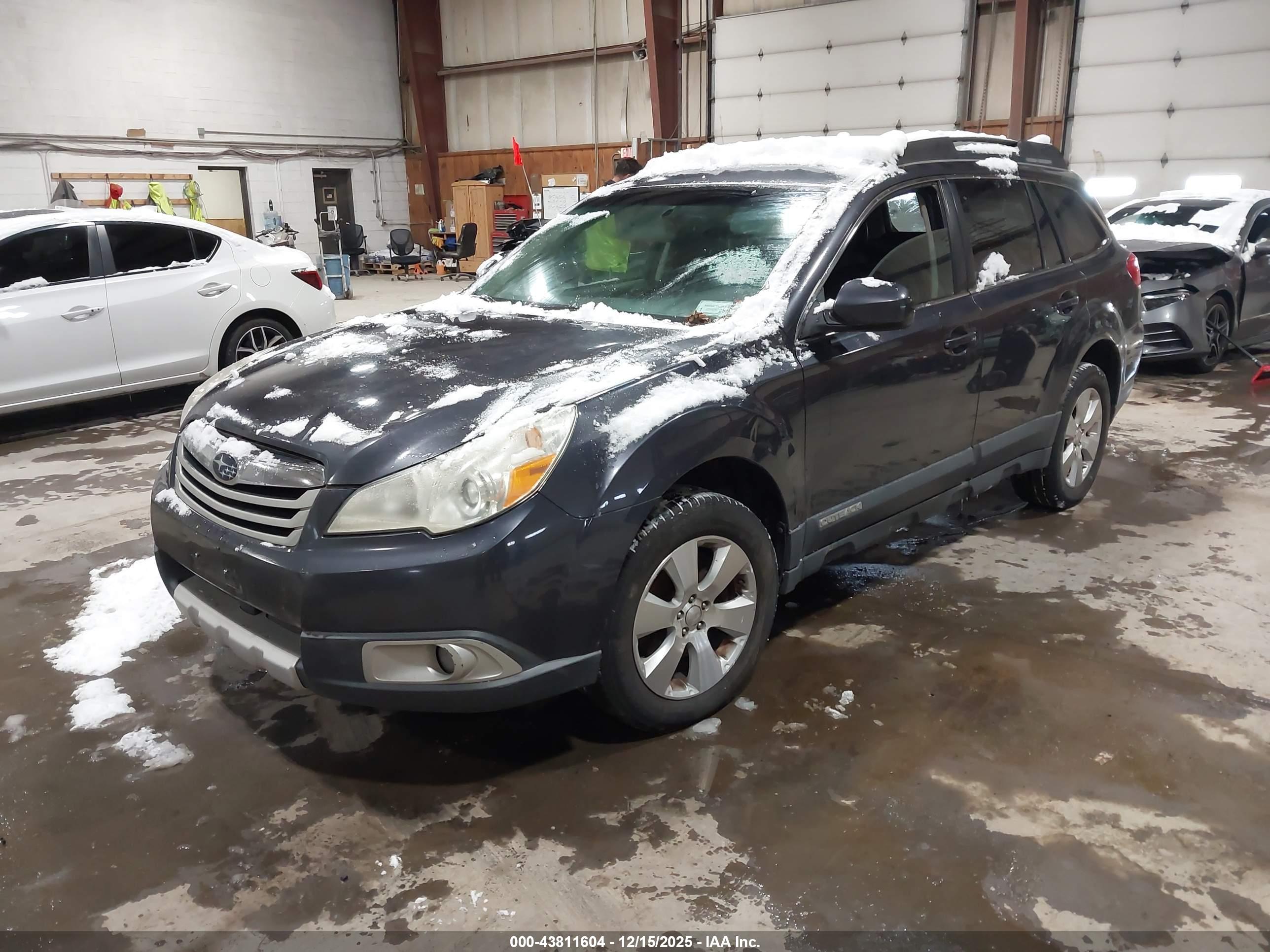 SUBARU OUTBACK image 2