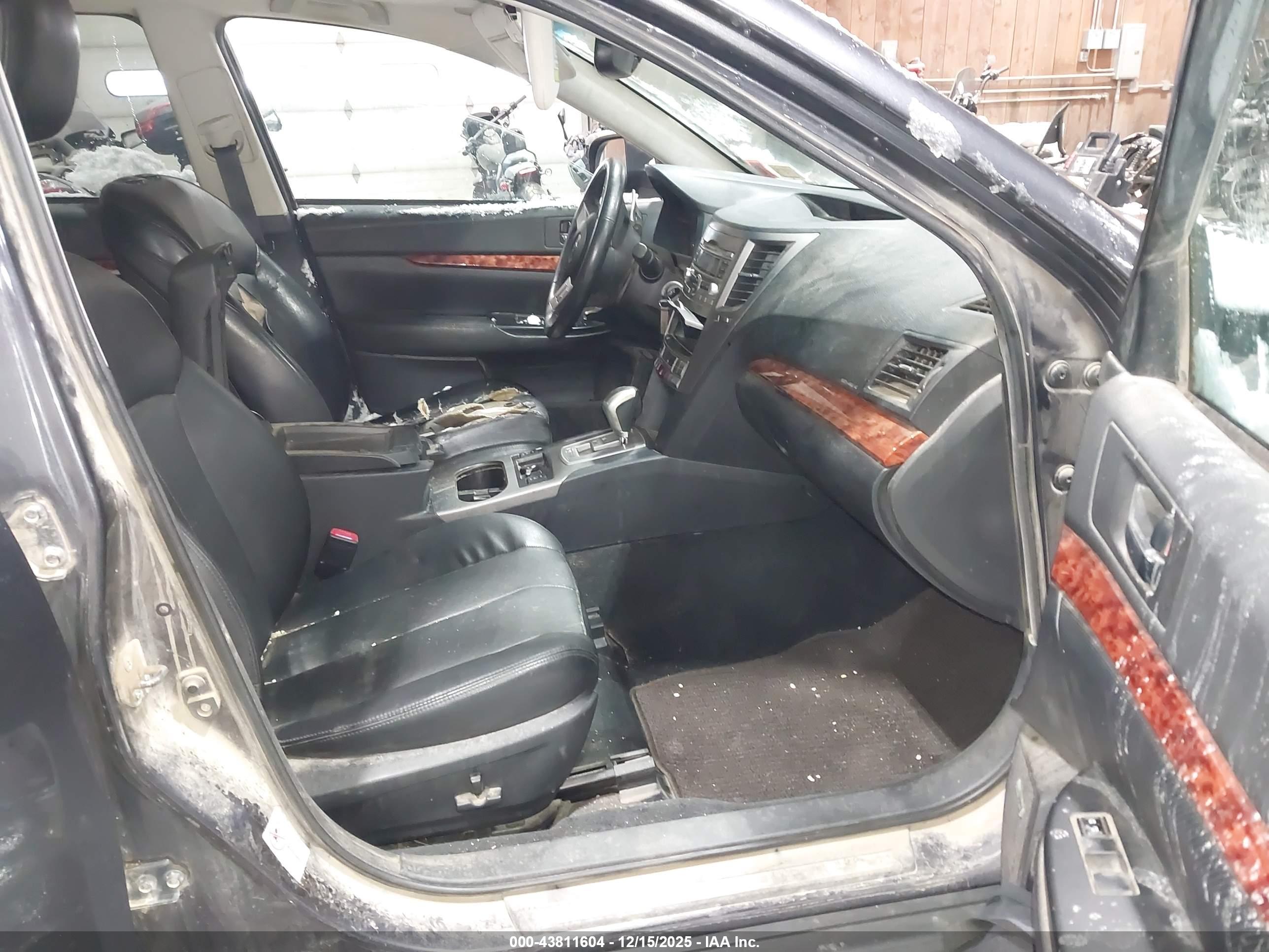SUBARU OUTBACK image 5