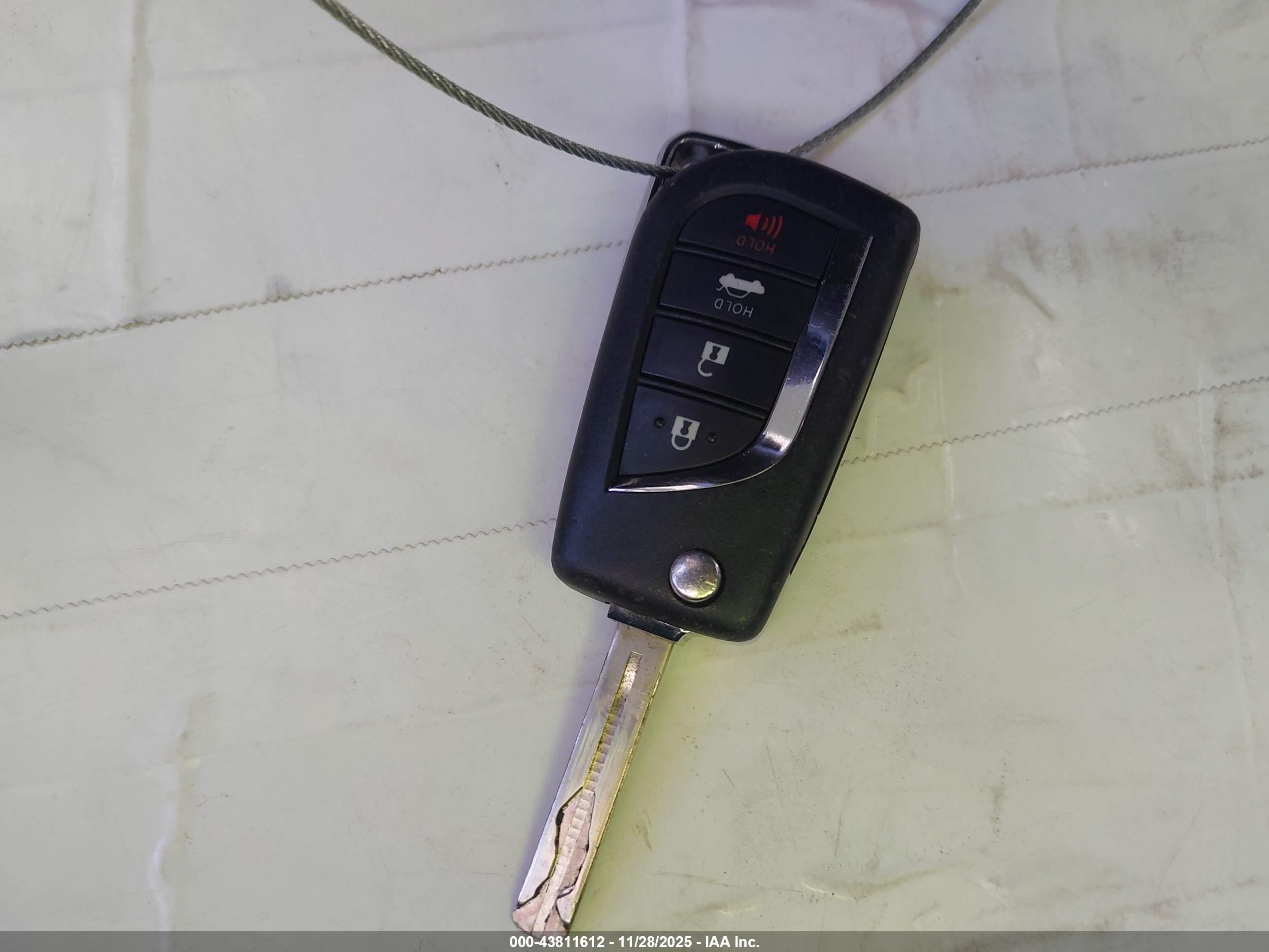 TOYOTA CAMRY image 11