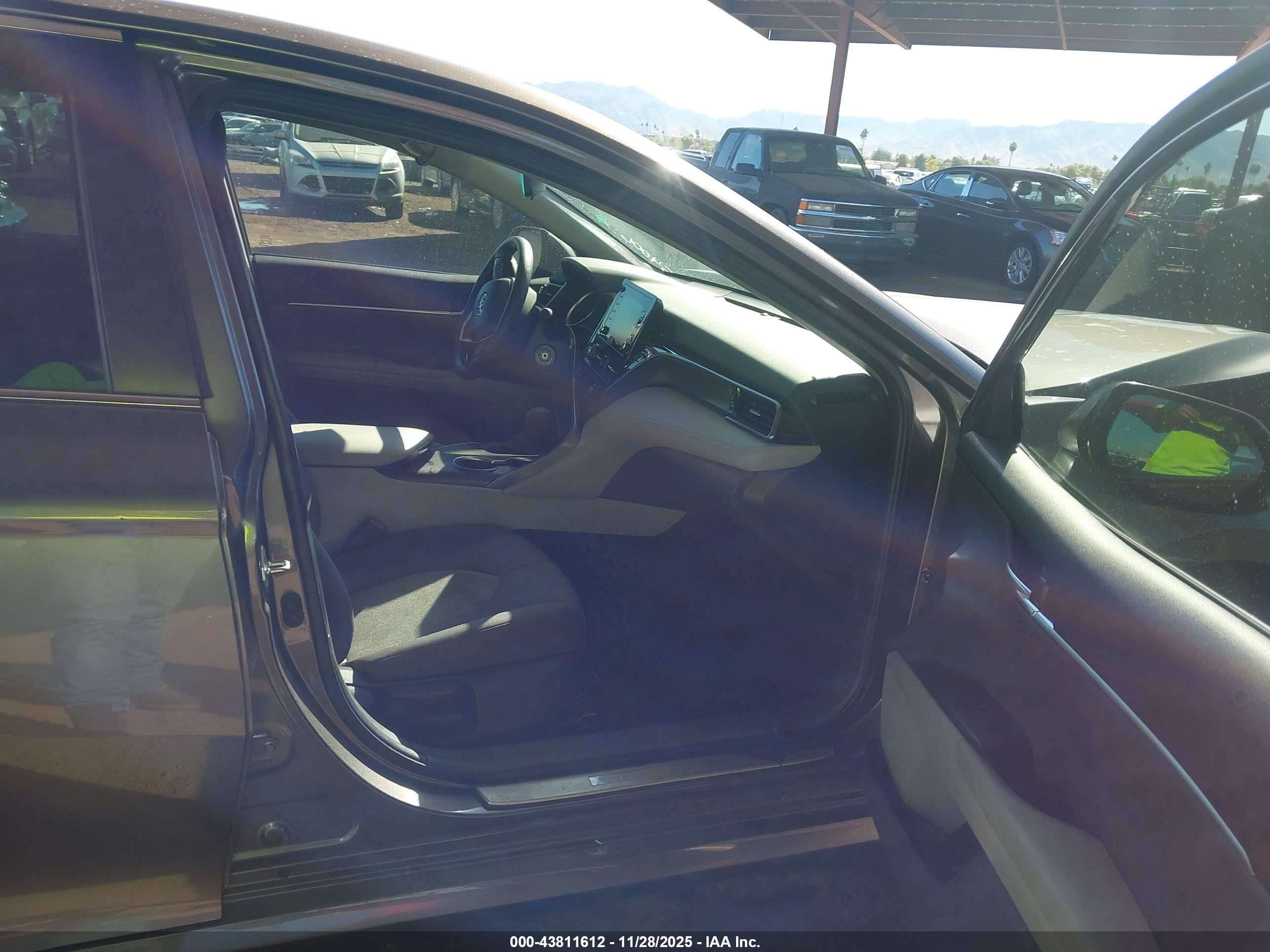 TOYOTA CAMRY image 5