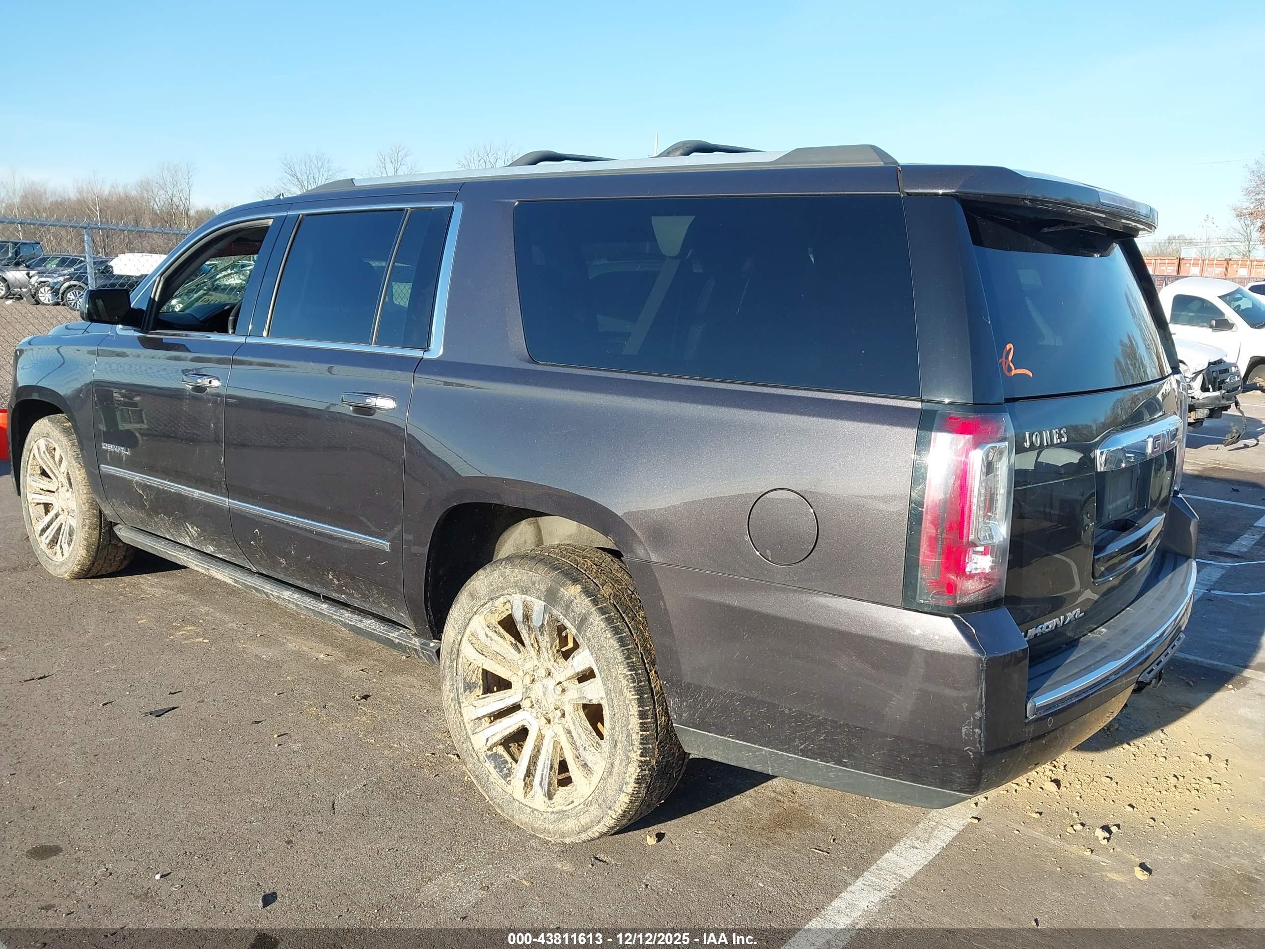 GMC YUKON image 3