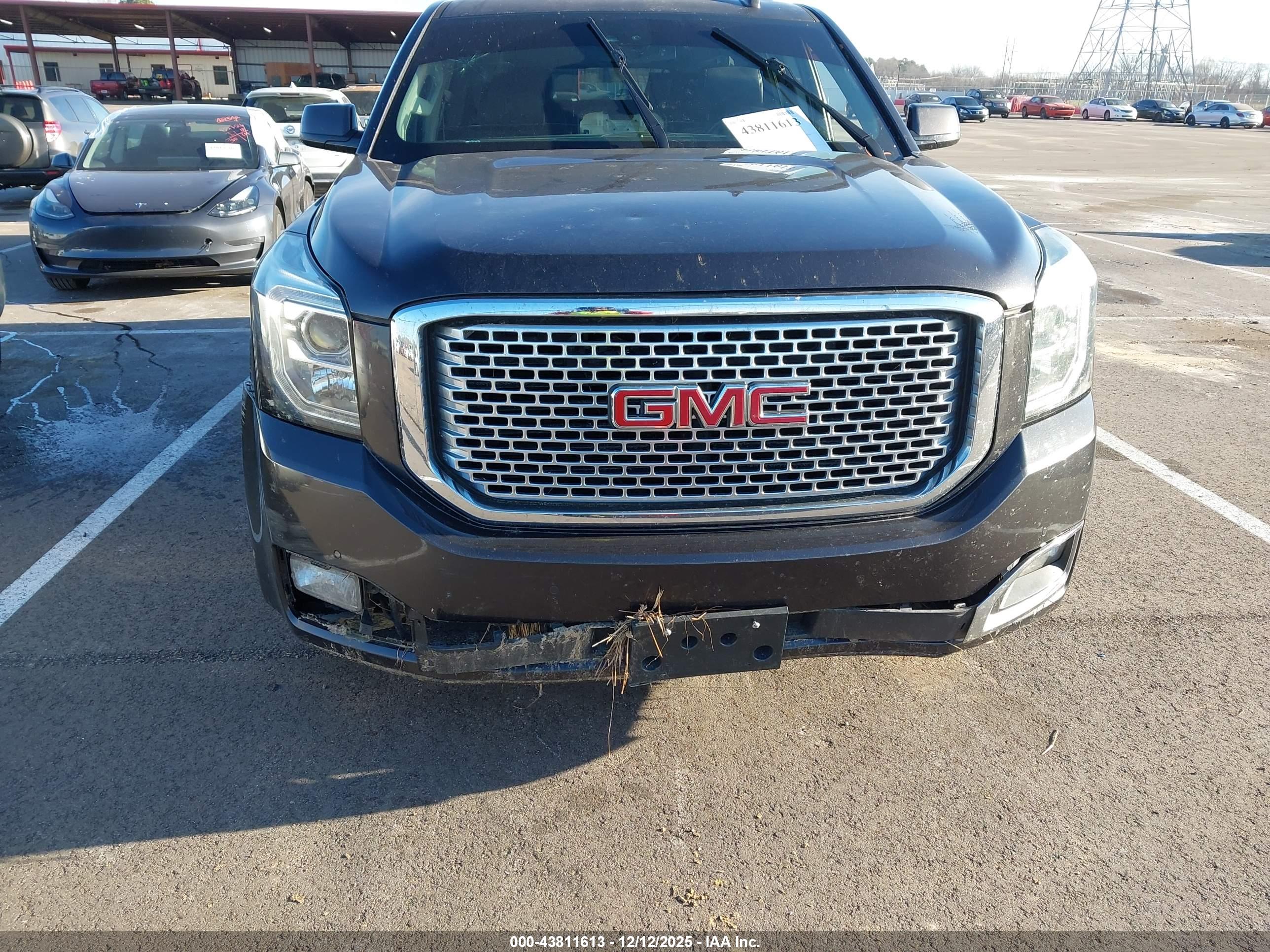 GMC YUKON image 6