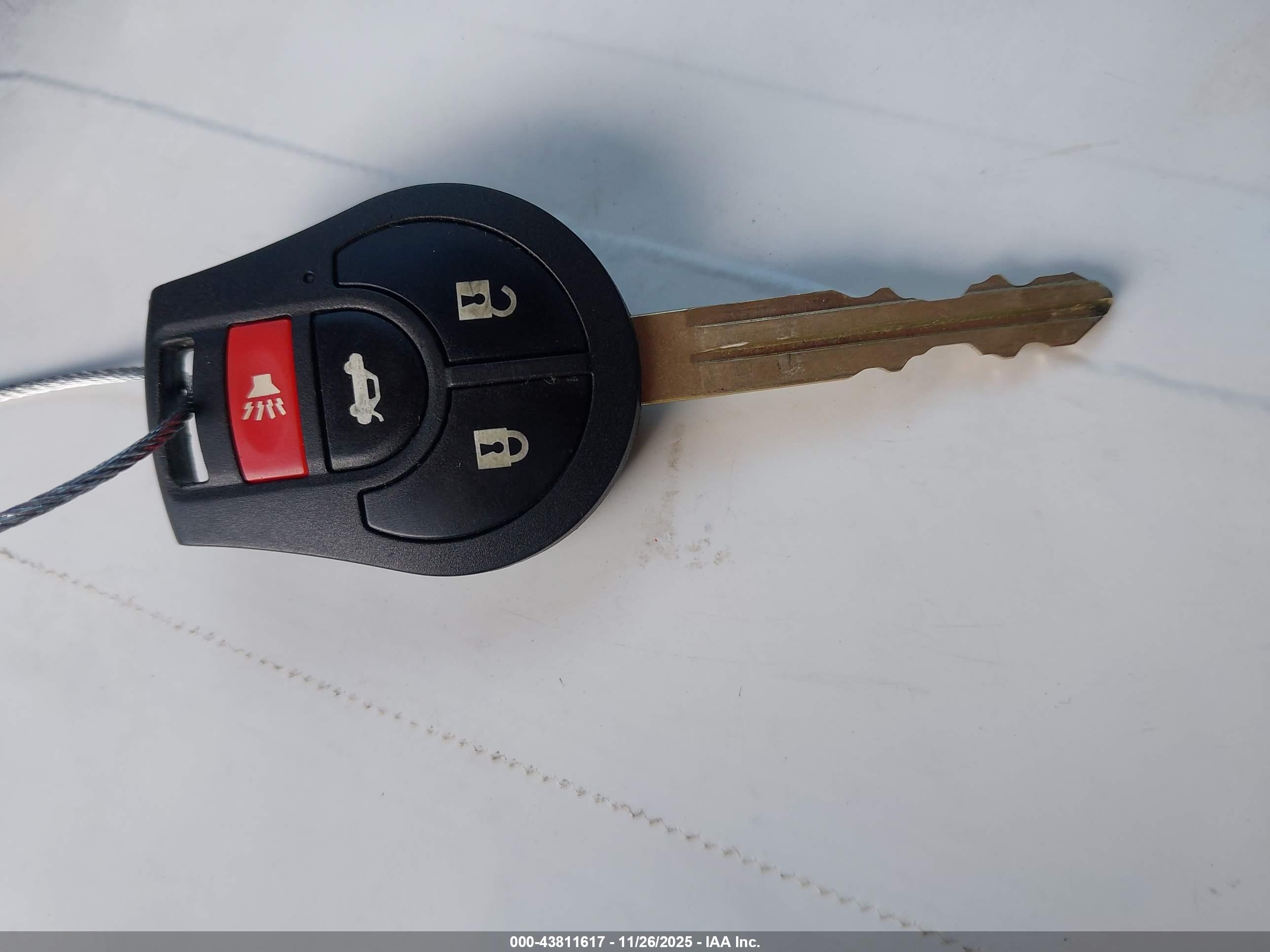 NISSAN VERSA image 11