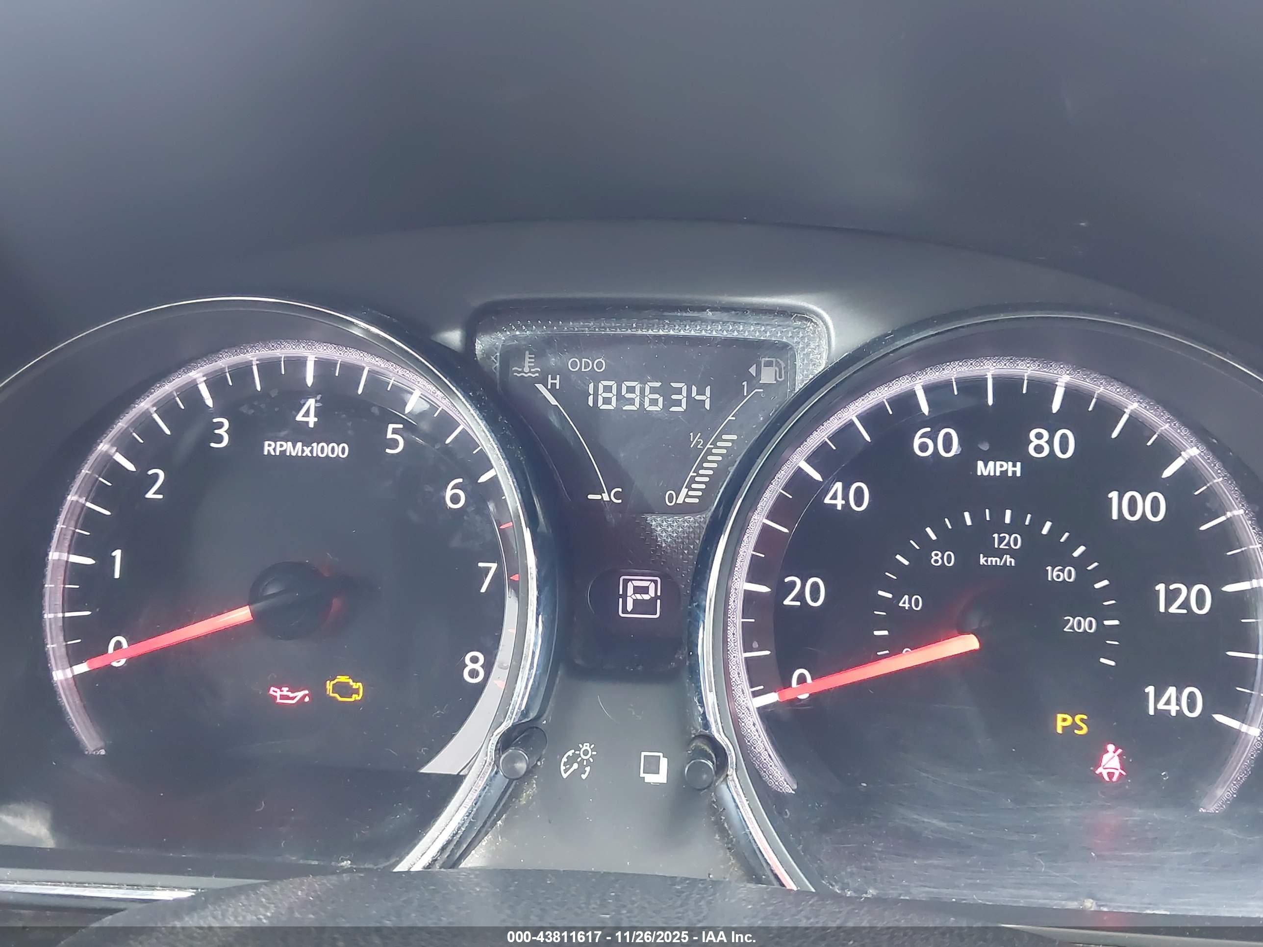 NISSAN VERSA image 7