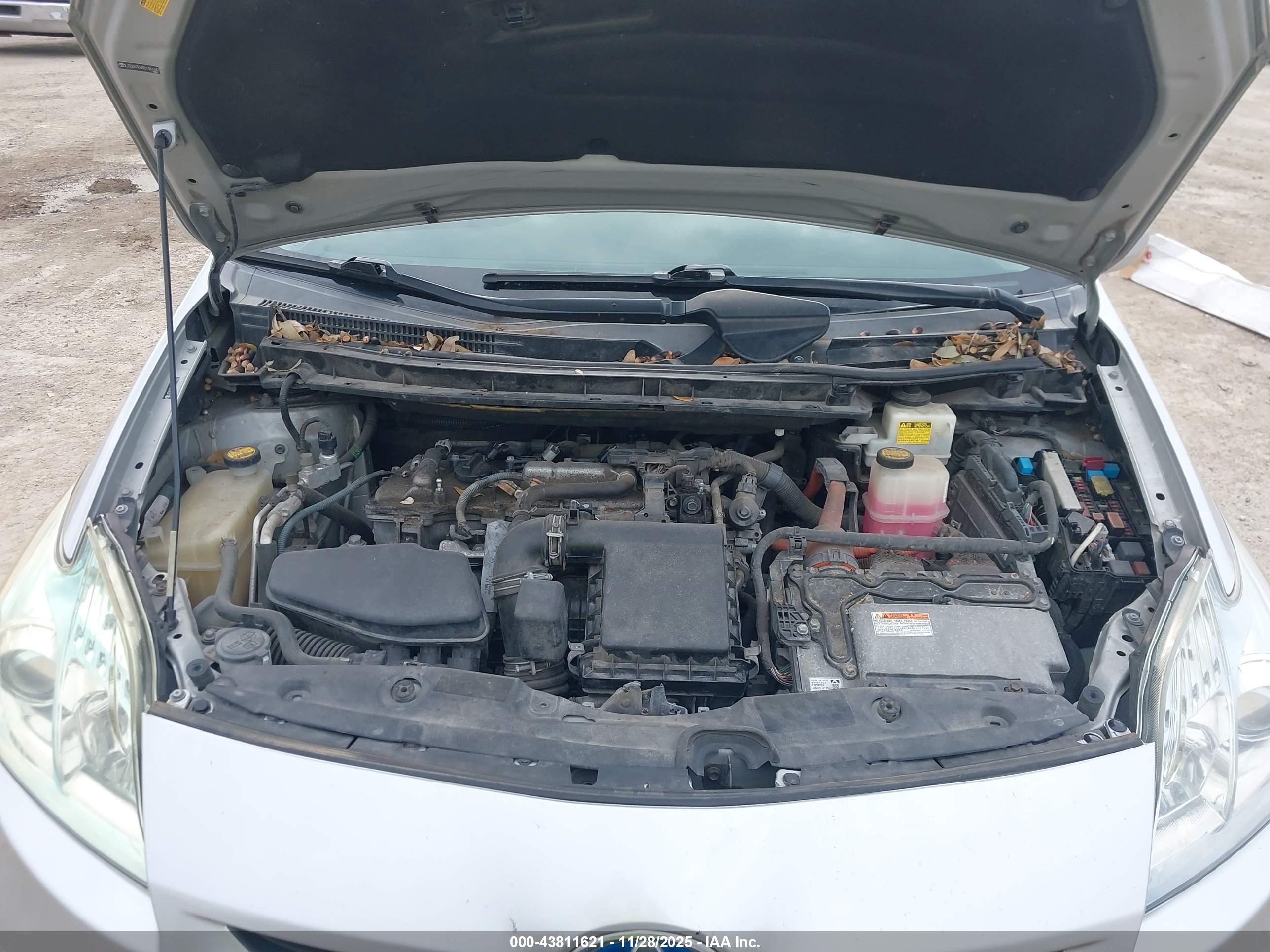 TOYOTA PRIUS image 10