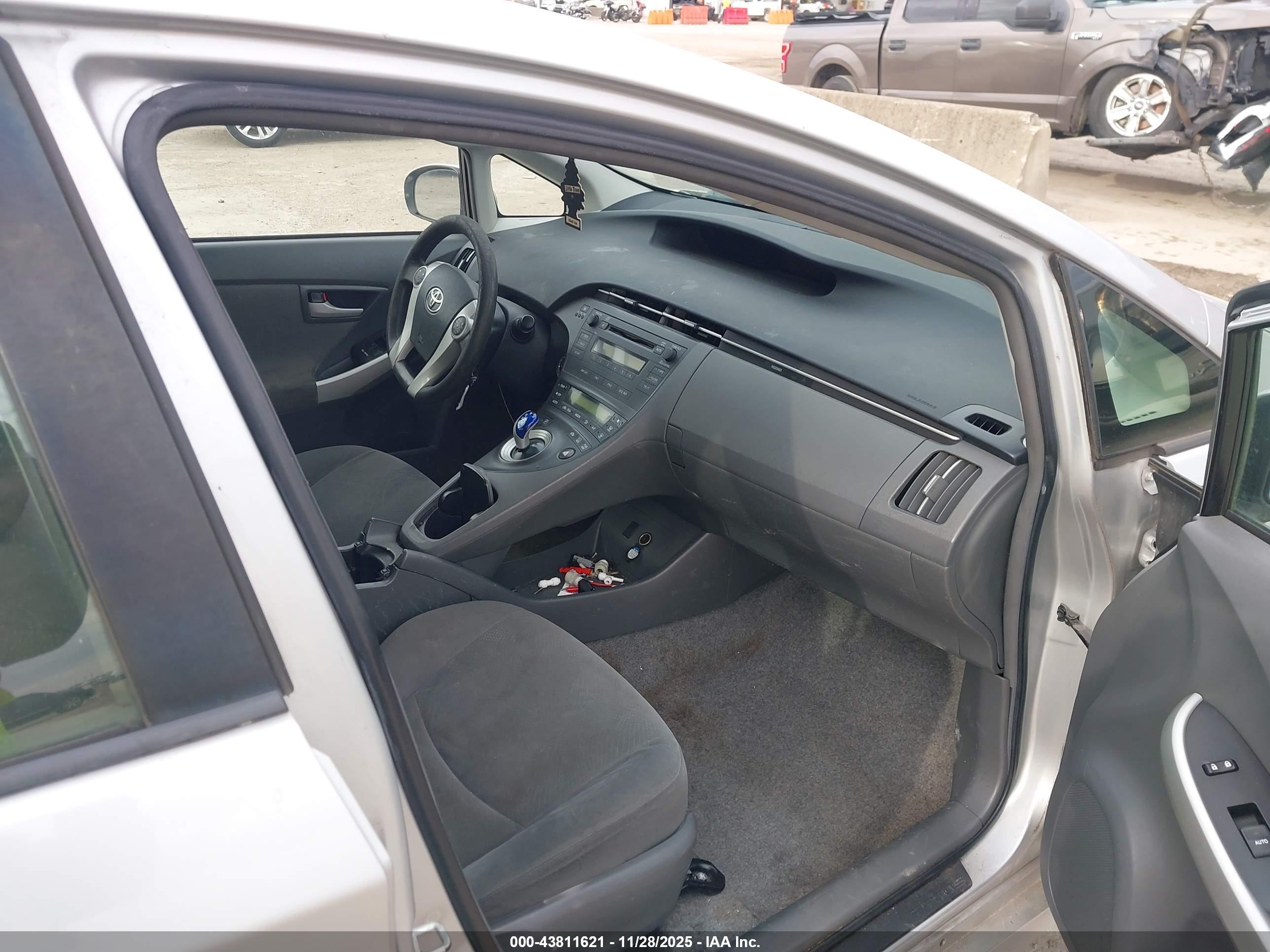 TOYOTA PRIUS image 5