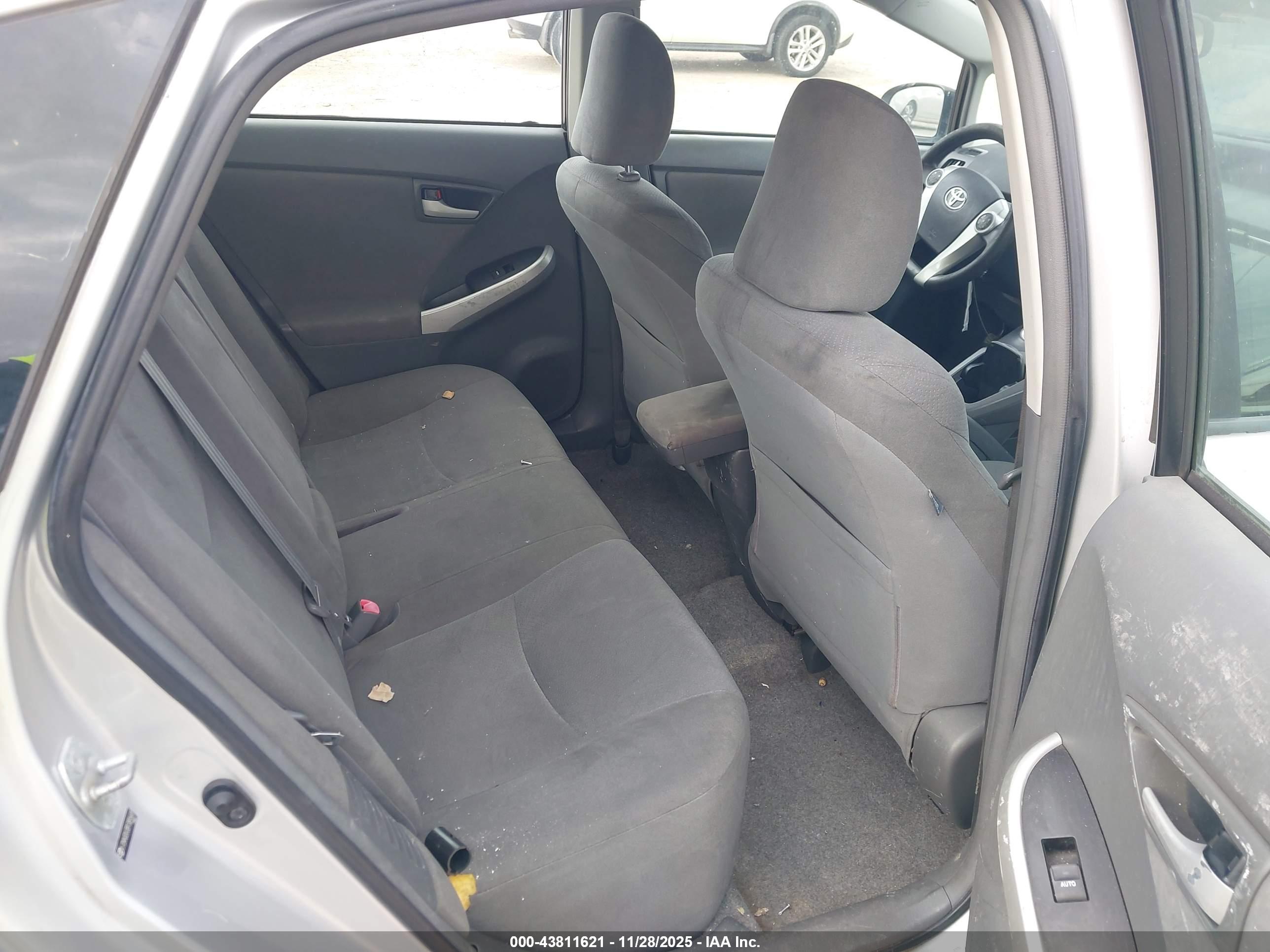 TOYOTA PRIUS image 8