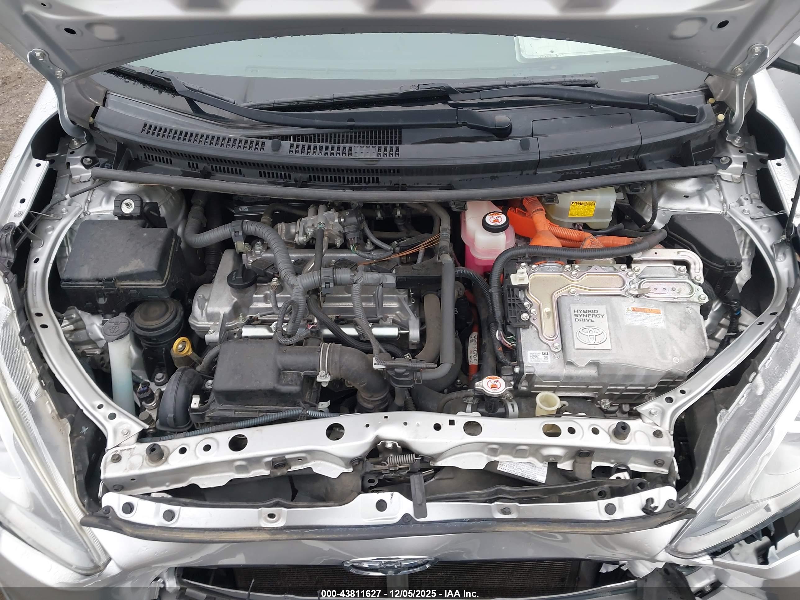 TOYOTA PRIUS image 10