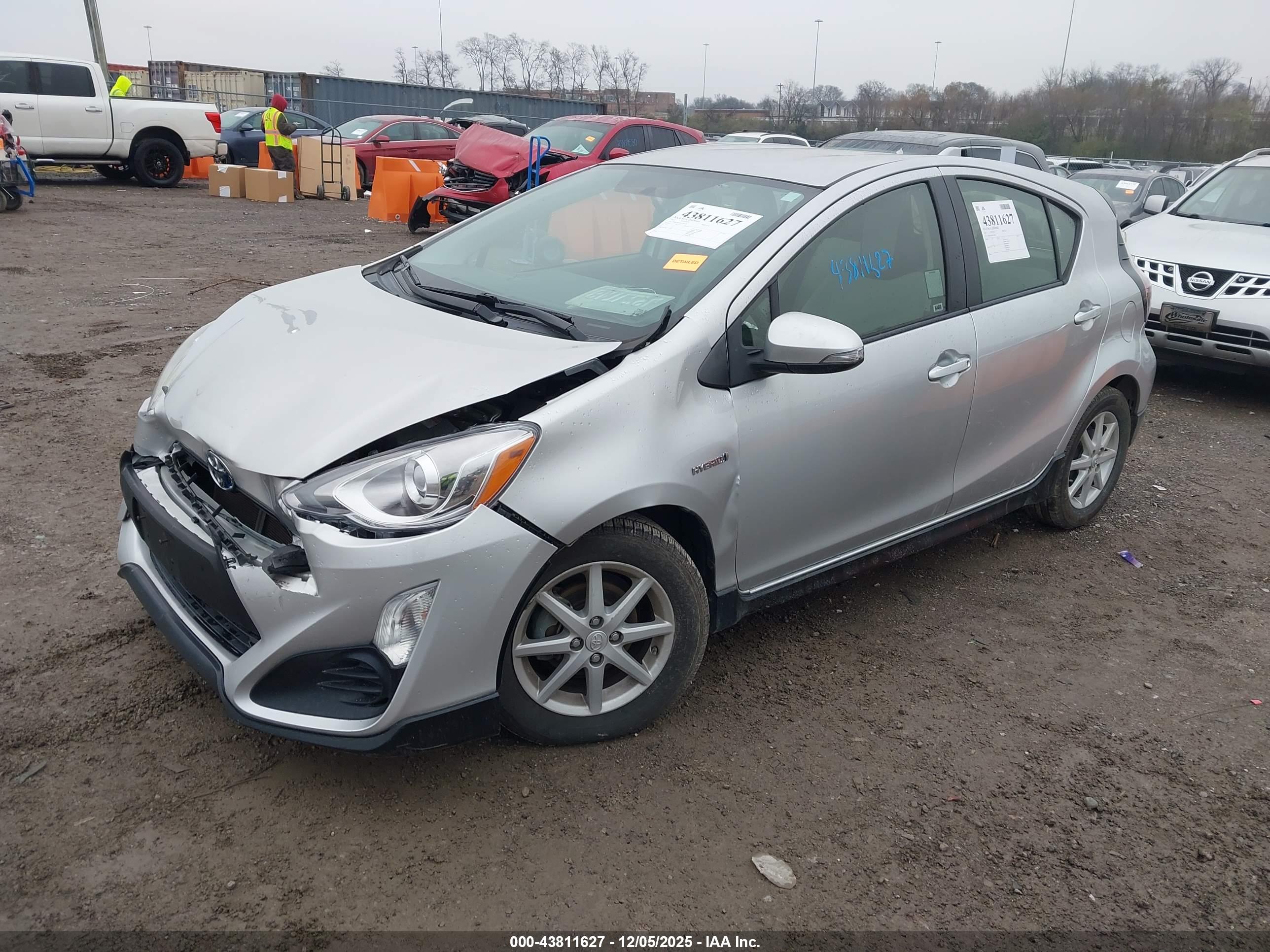TOYOTA PRIUS image 2