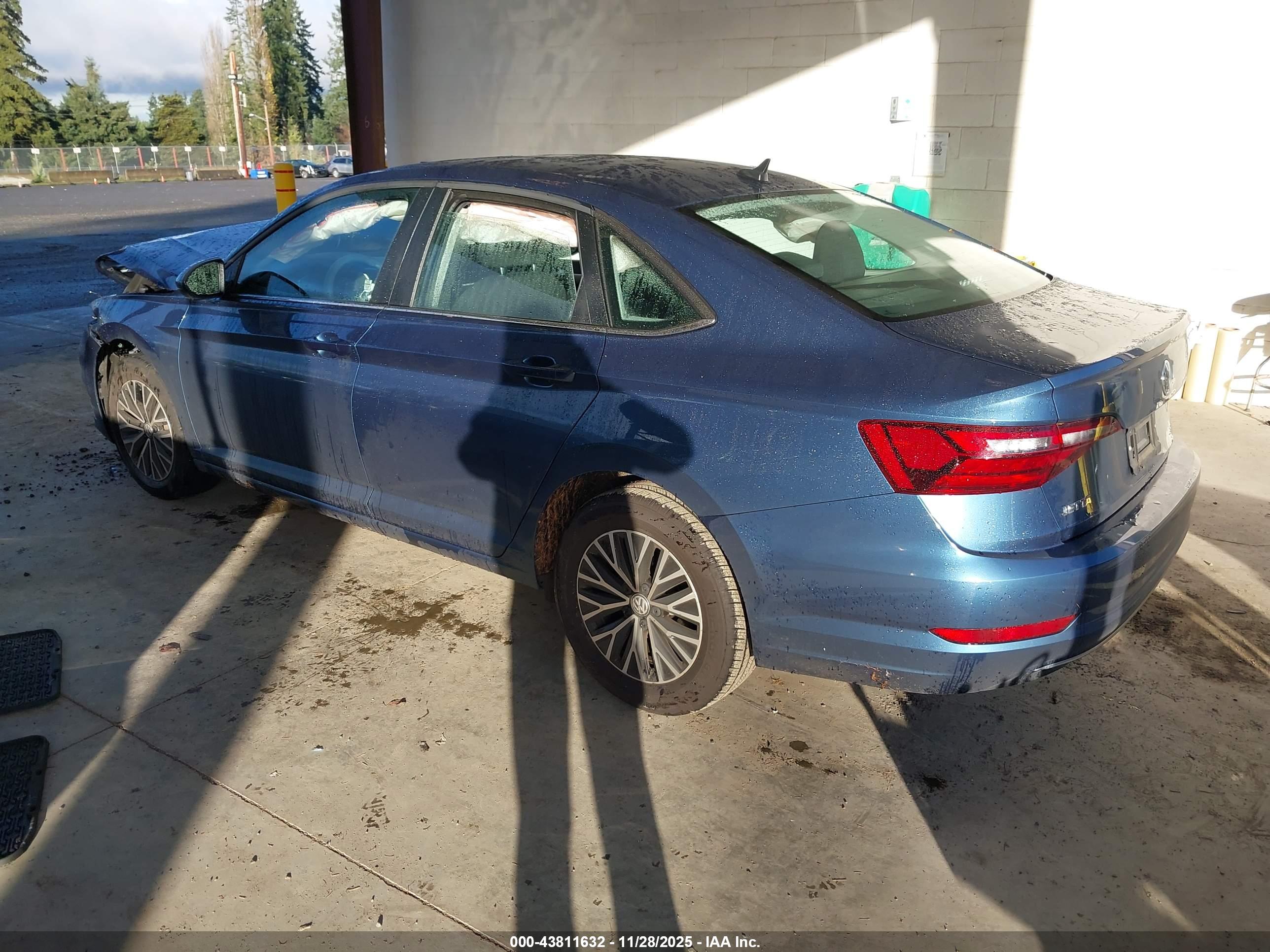 VOLKSWAGEN JETTA image 3