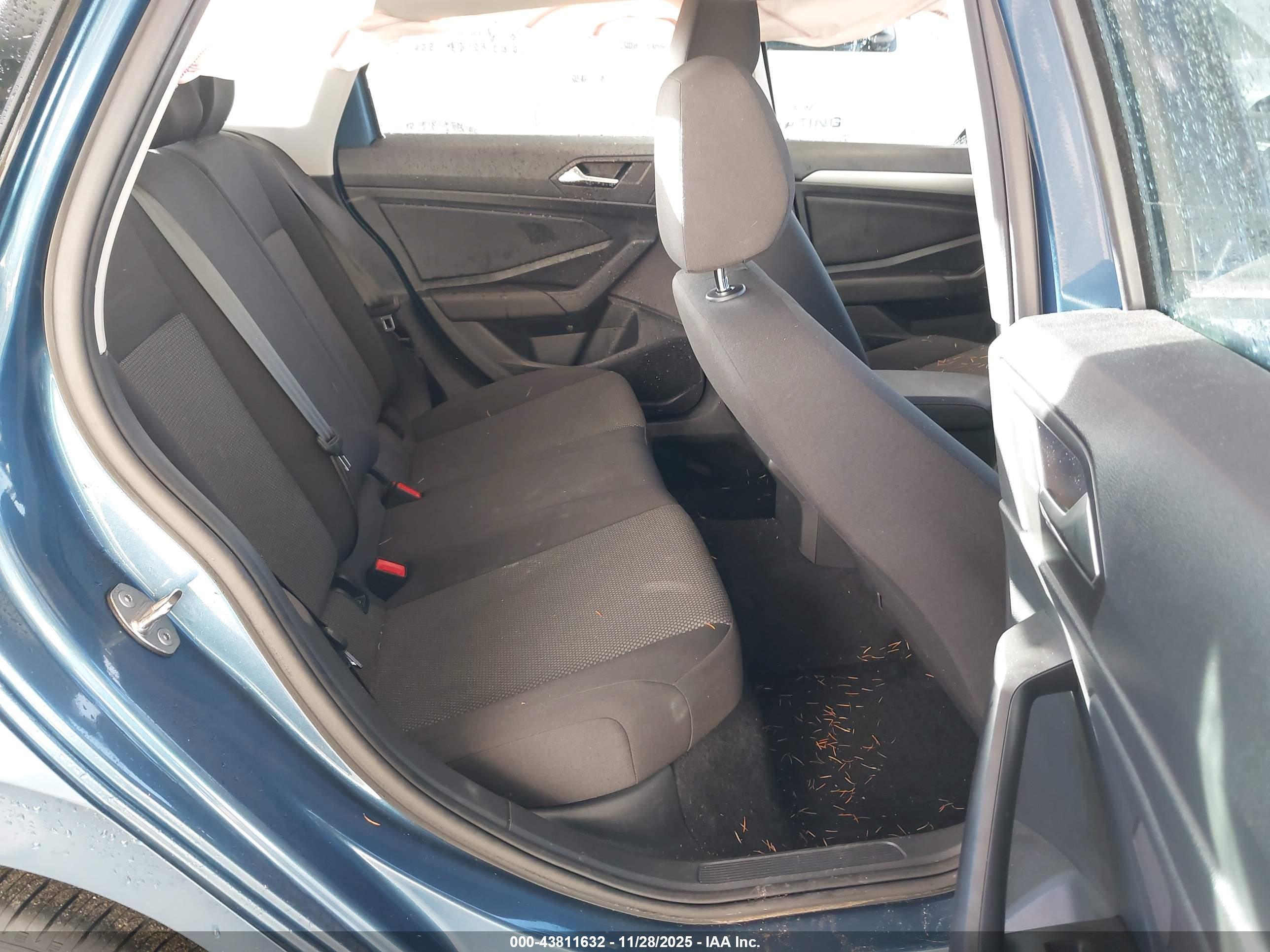 VOLKSWAGEN JETTA image 8