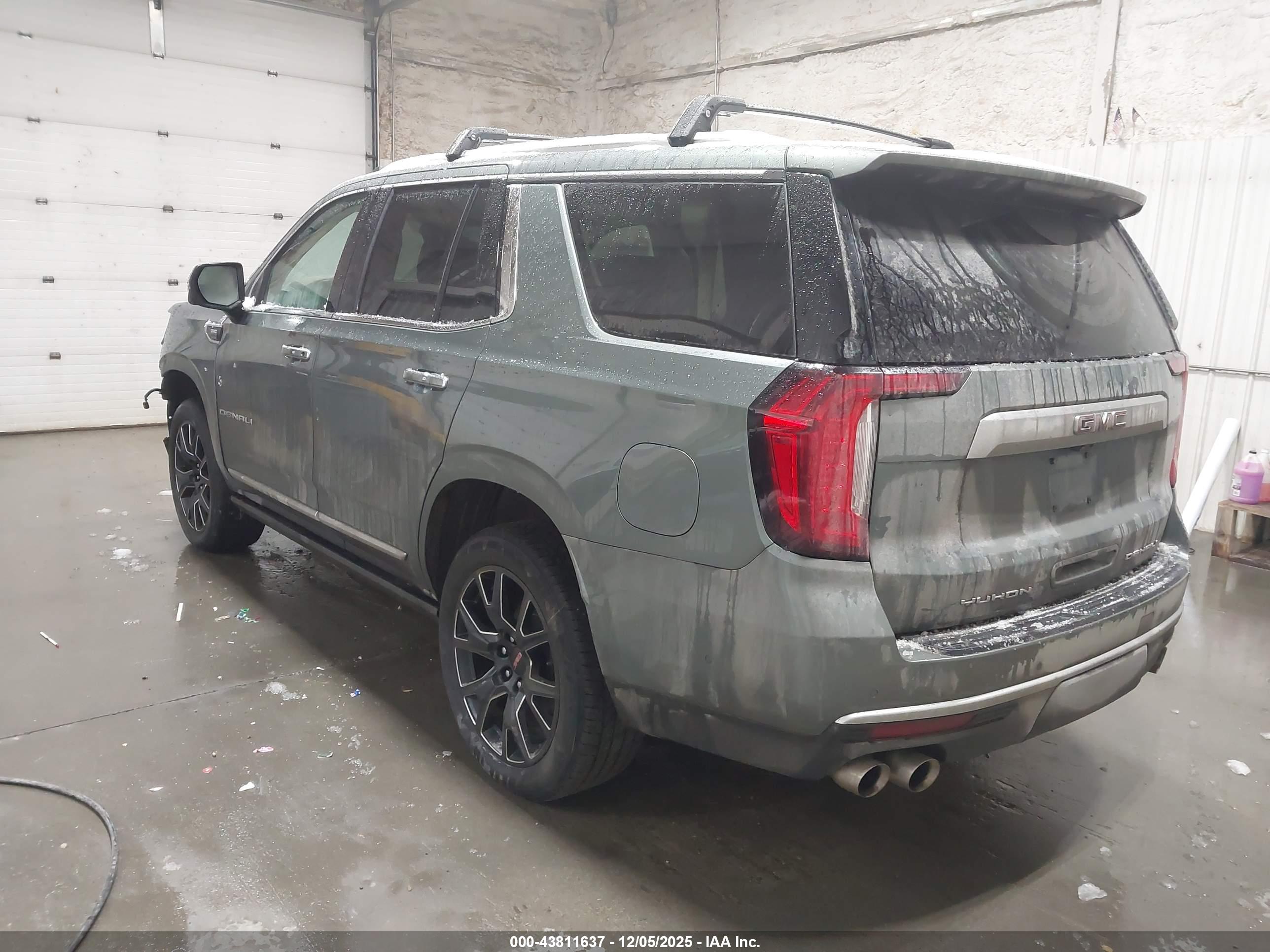 GMC YUKON image 3