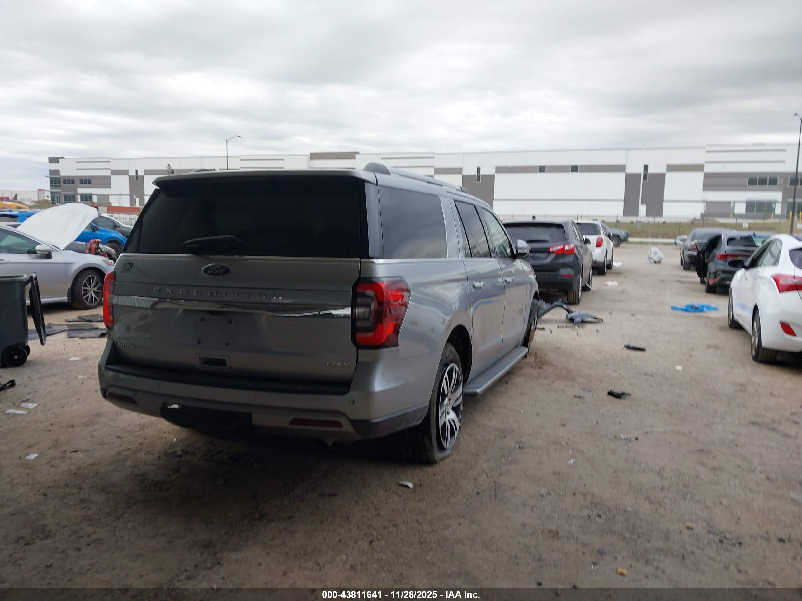 FORD EXPEDITION image 4