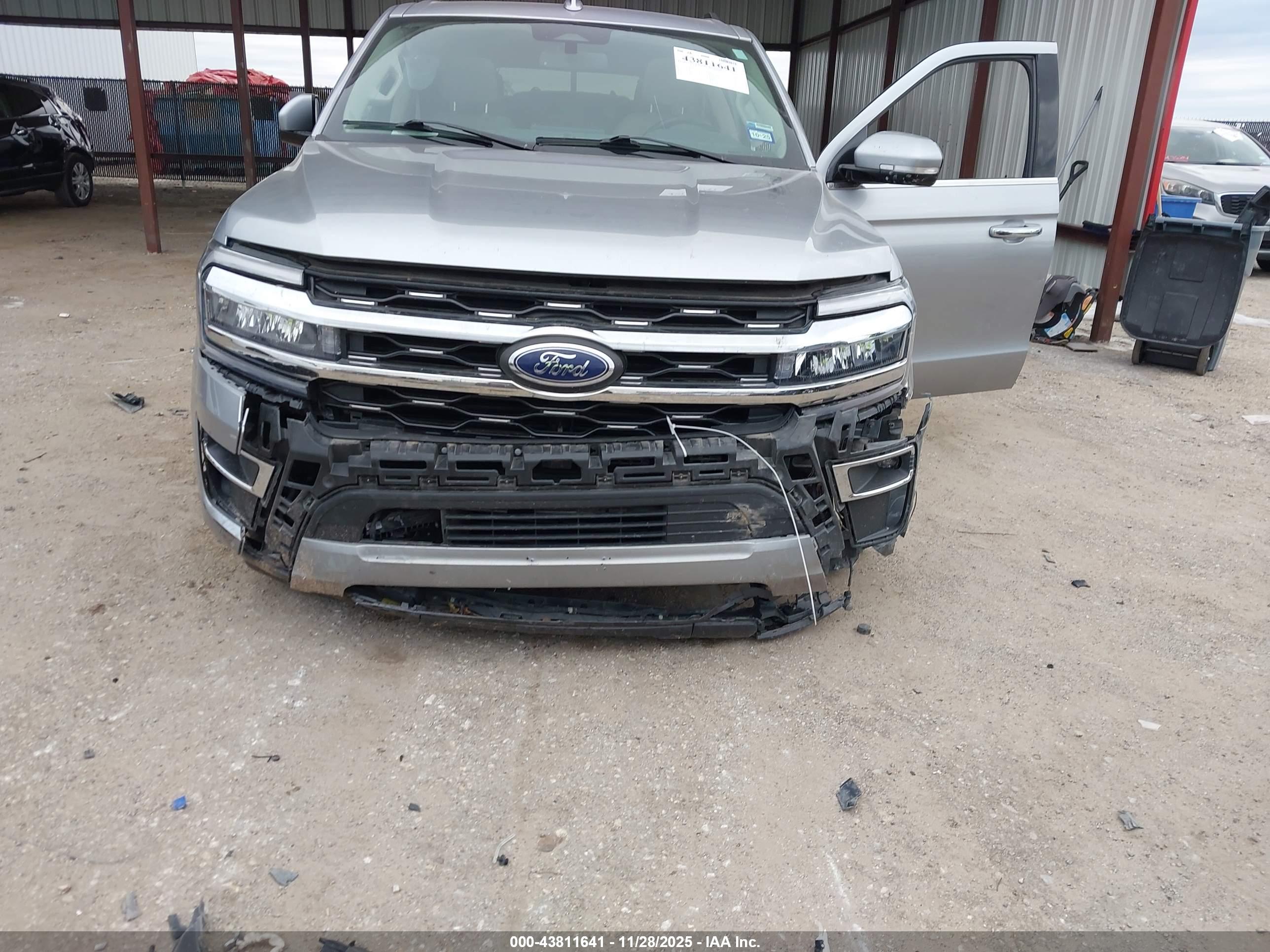 FORD EXPEDITION image 6