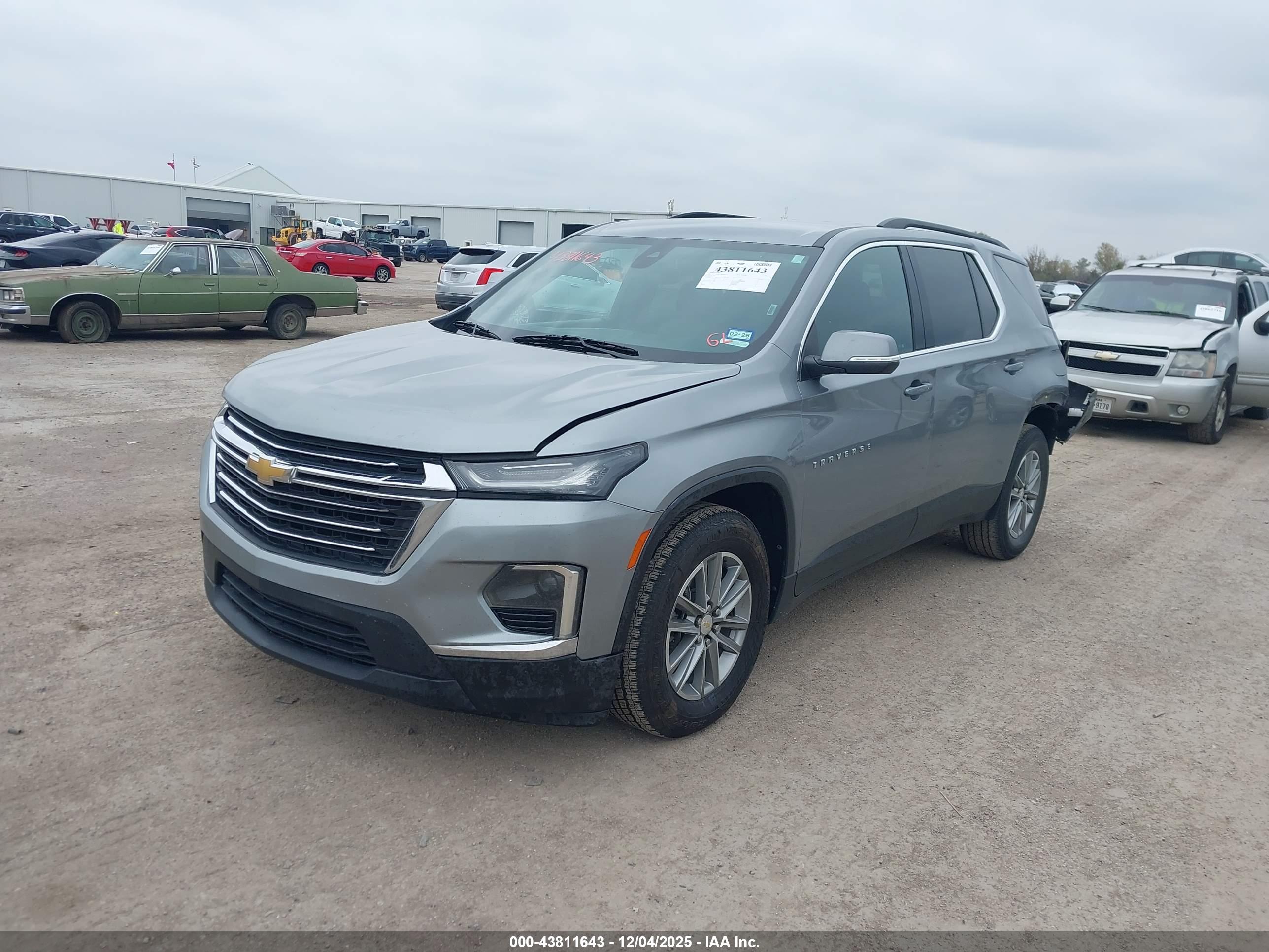 CHEVROLET TRAVERSE image 2